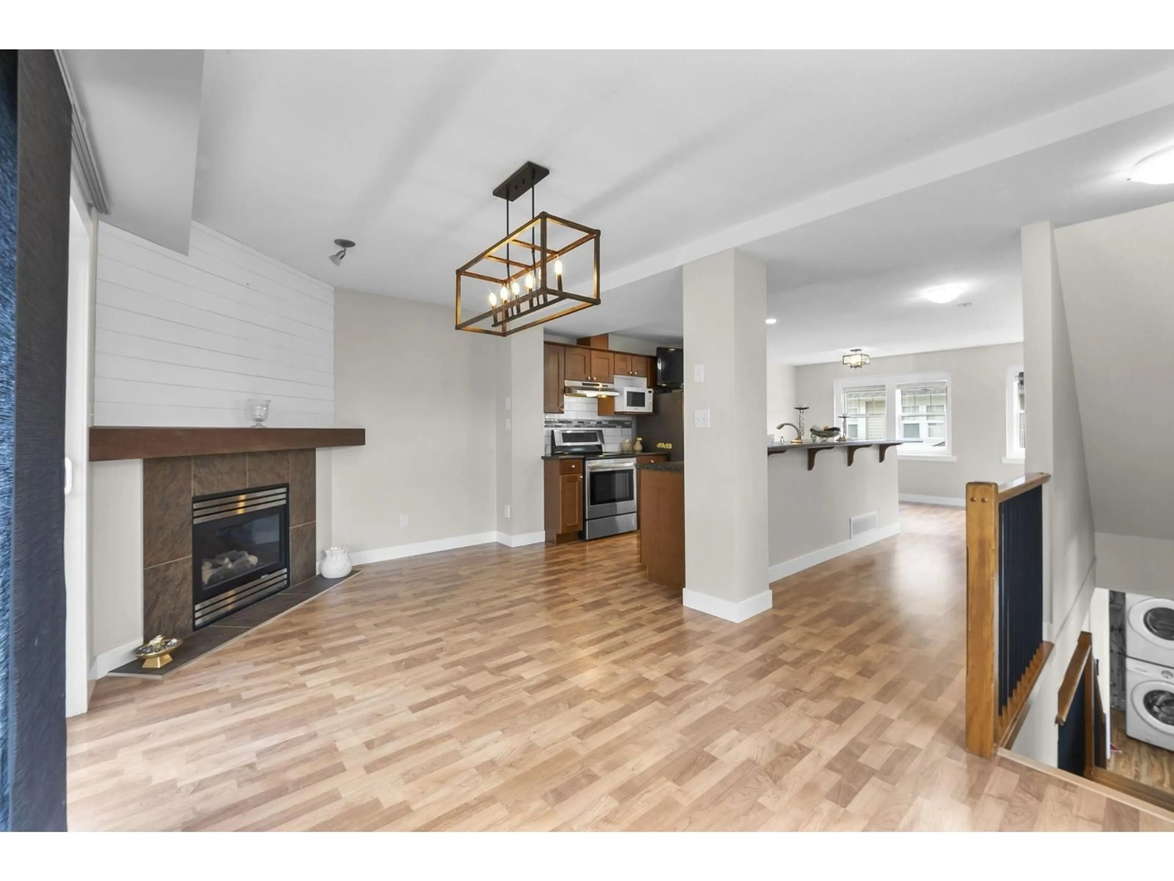 Open concept kitchen, wood/laminate floor for 3 - 46538 FIRST AVENUE, Chilliwack British Columbia V2P1W9