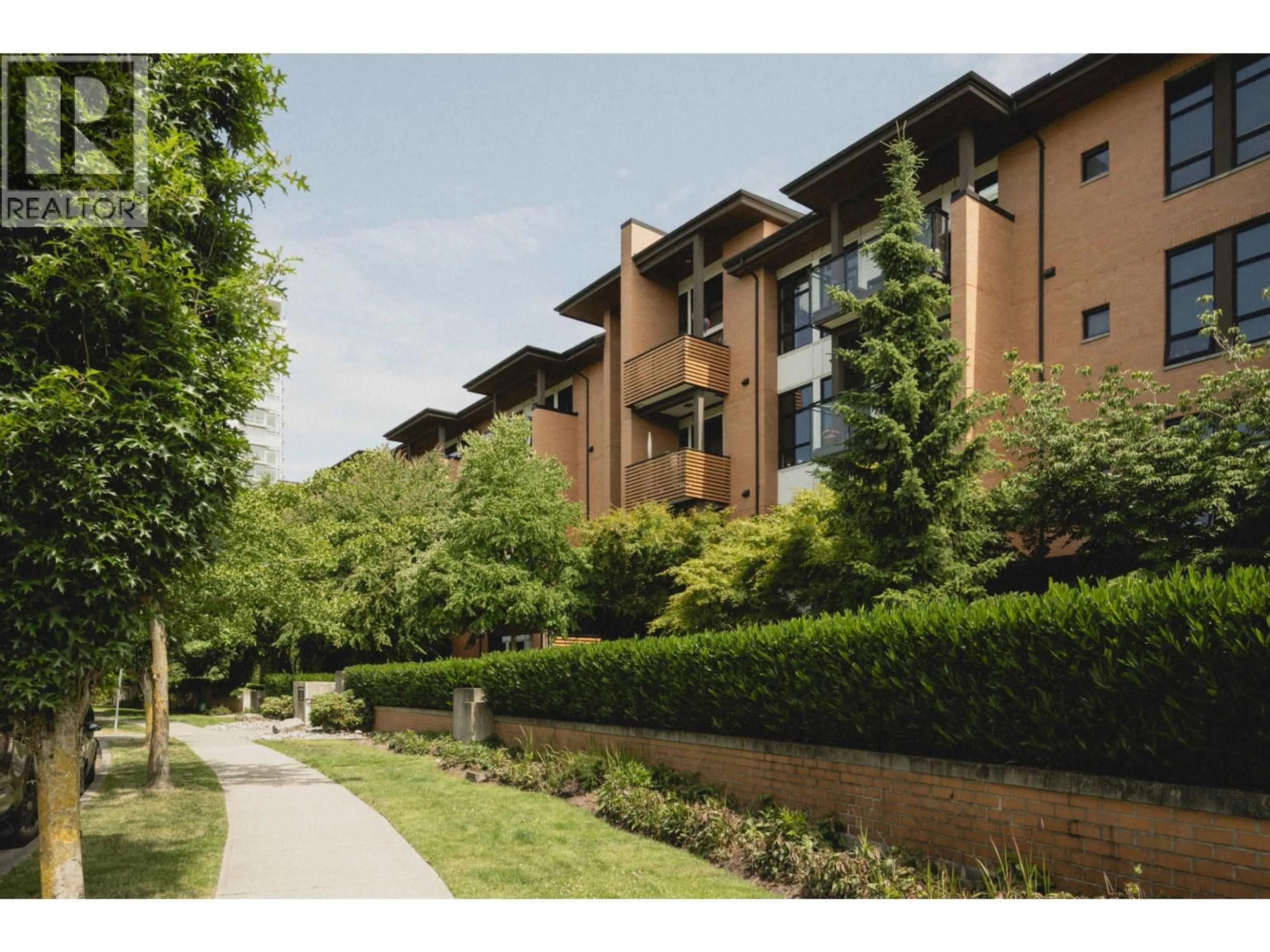 A pic from outside/outdoor area/front of a property/back of a property/a pic from drone, street for 303 - 220 SALTER STREET, New Westminster British Columbia V3M0H4