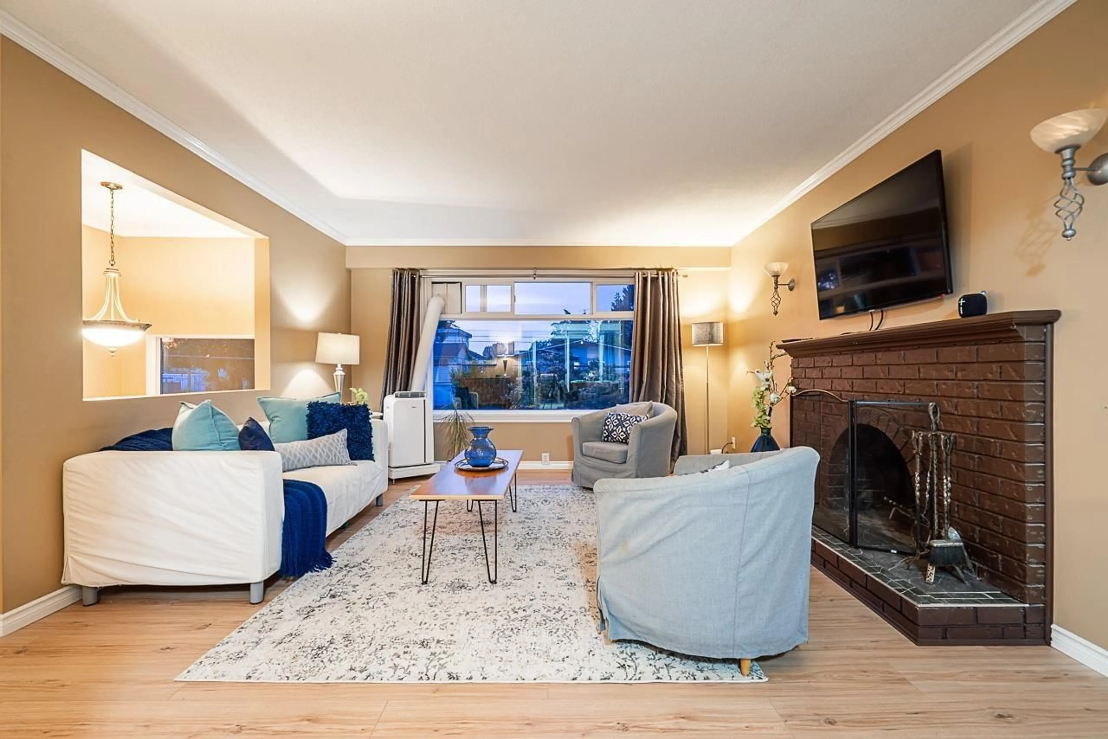 Living room with furniture, unknown for 27042 28B AVENUE, Langley British Columbia V4W3A5