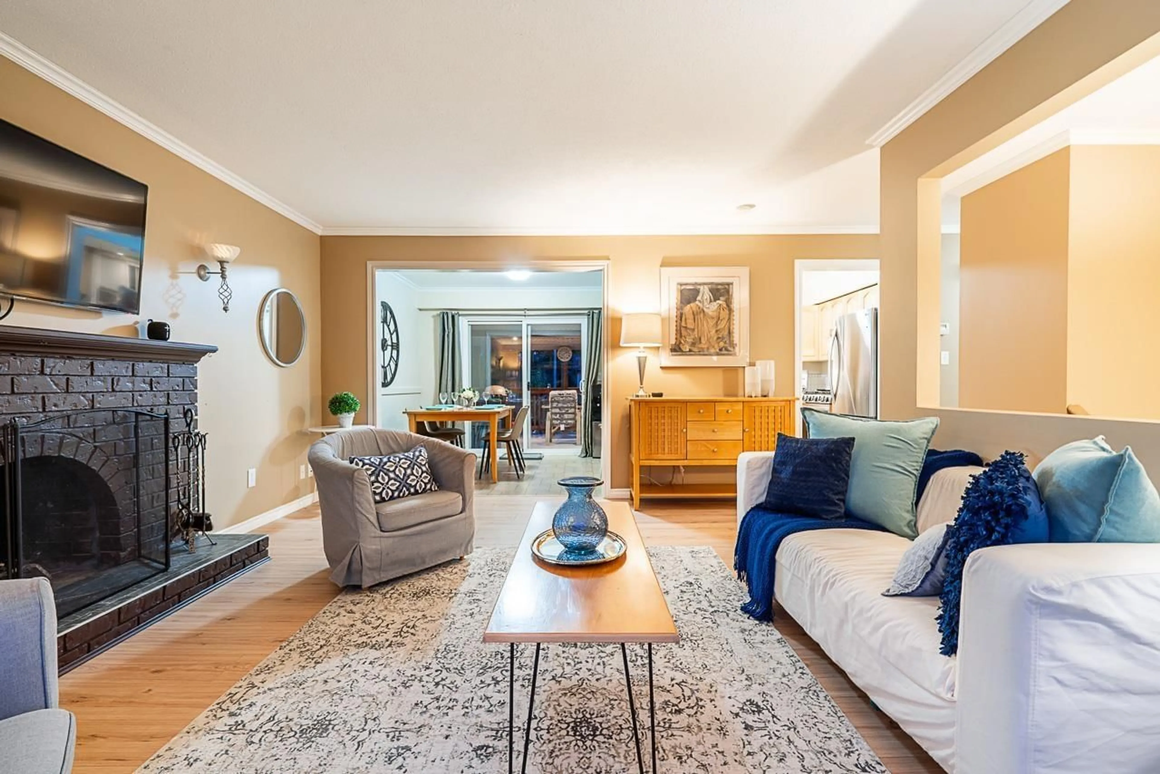 Living room with furniture, unknown for 27042 28B AVENUE, Langley British Columbia V4W3A5