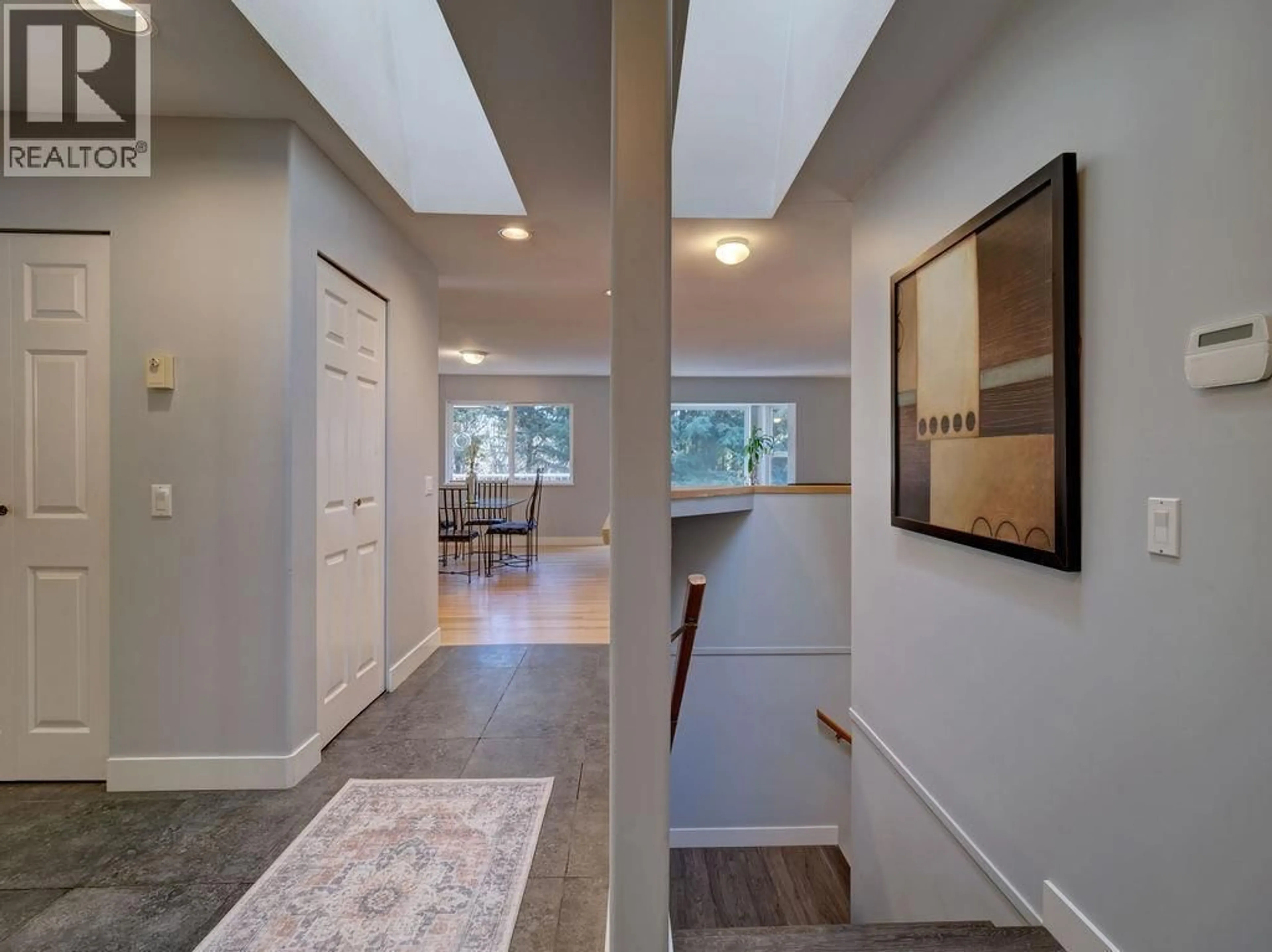 Indoor entryway for 7629 REDROOFFS ROAD, Halfmoon Bay British Columbia V7Z1C4