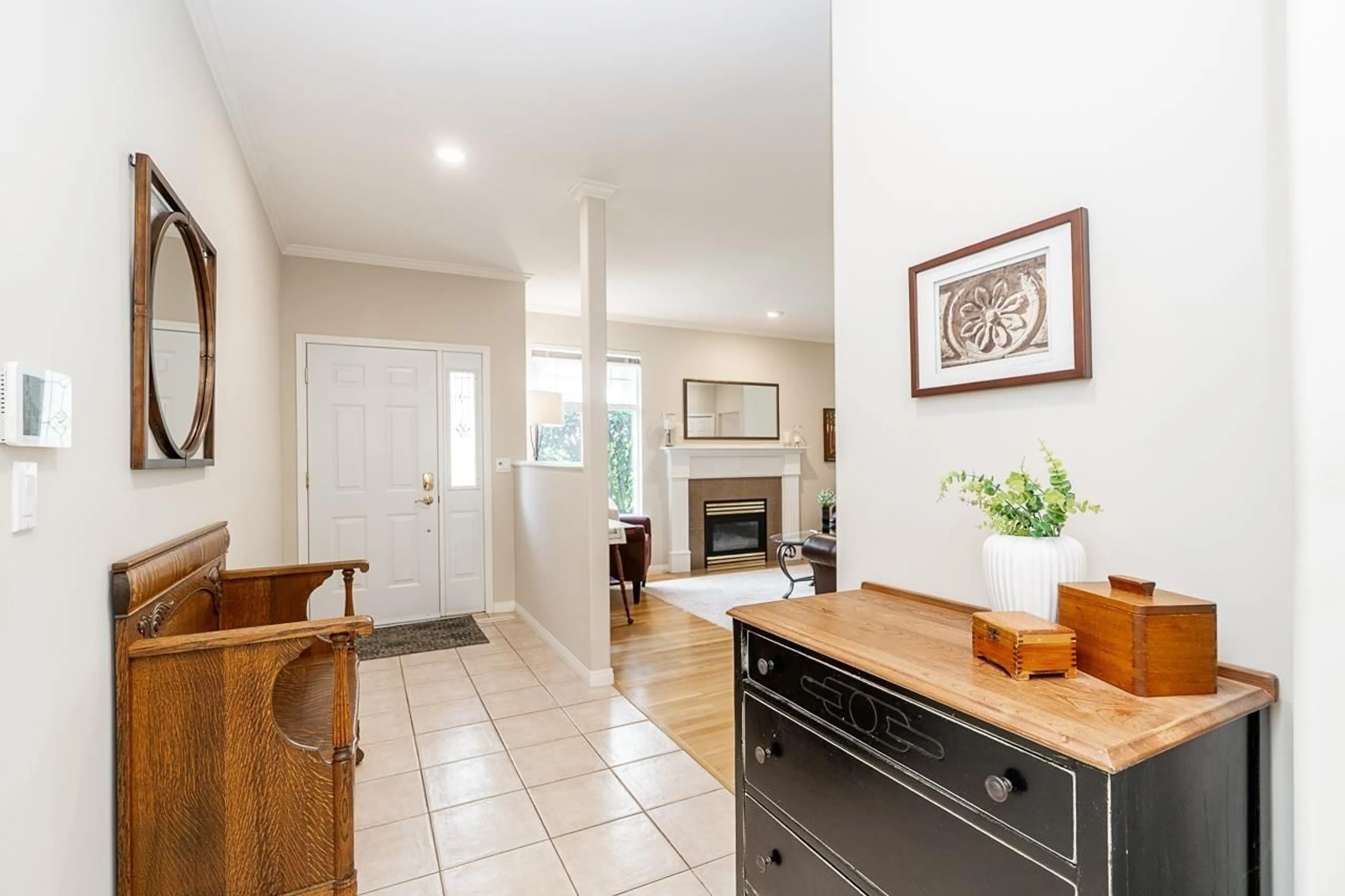 Indoor entryway for 5832 122 STREET, Surrey British Columbia V3X3L5