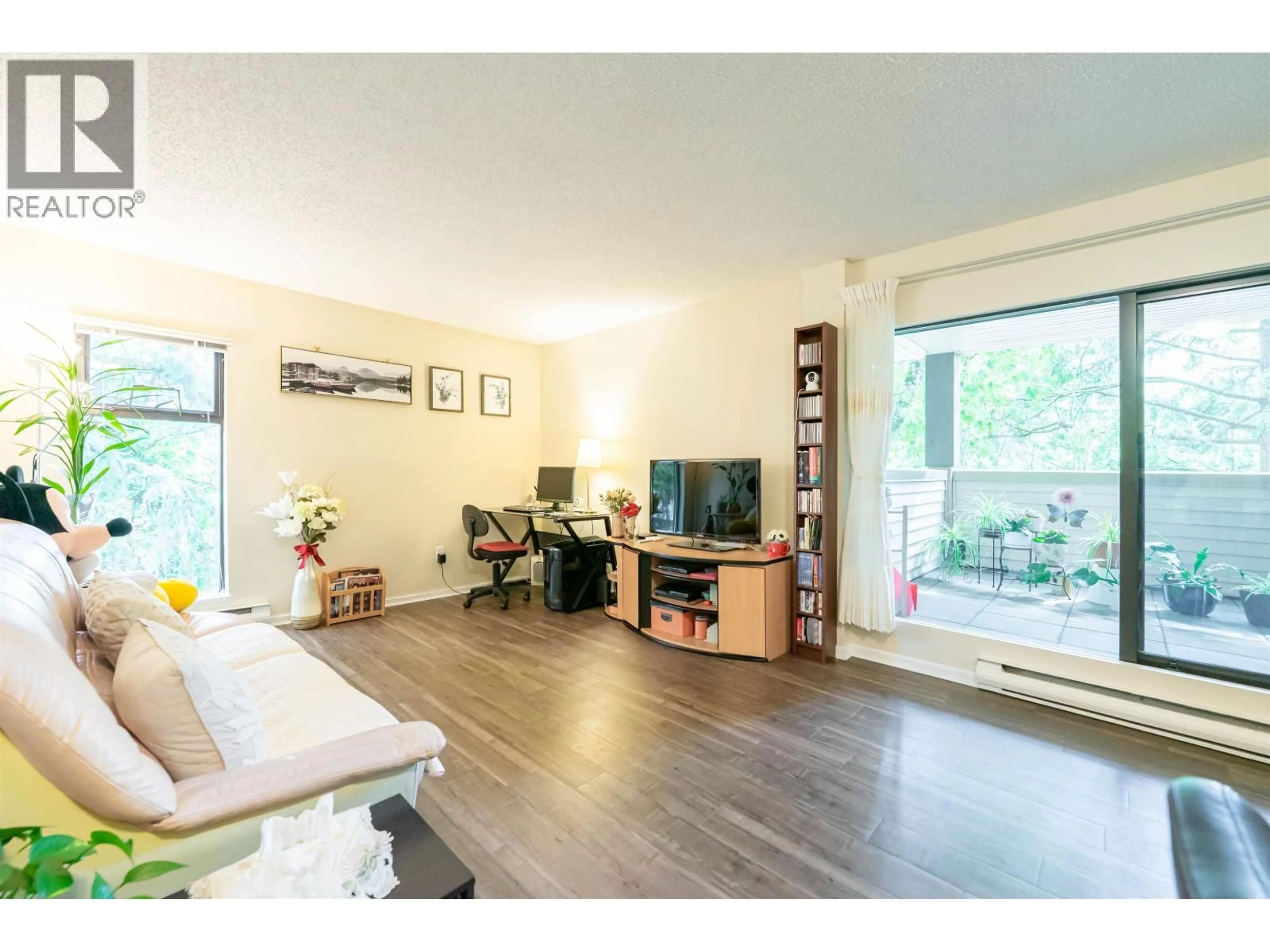 Living room with furniture, wood/laminate floor for 222 - 8231 GRANVILLE AVENUE, Richmond British Columbia V6Y3A4