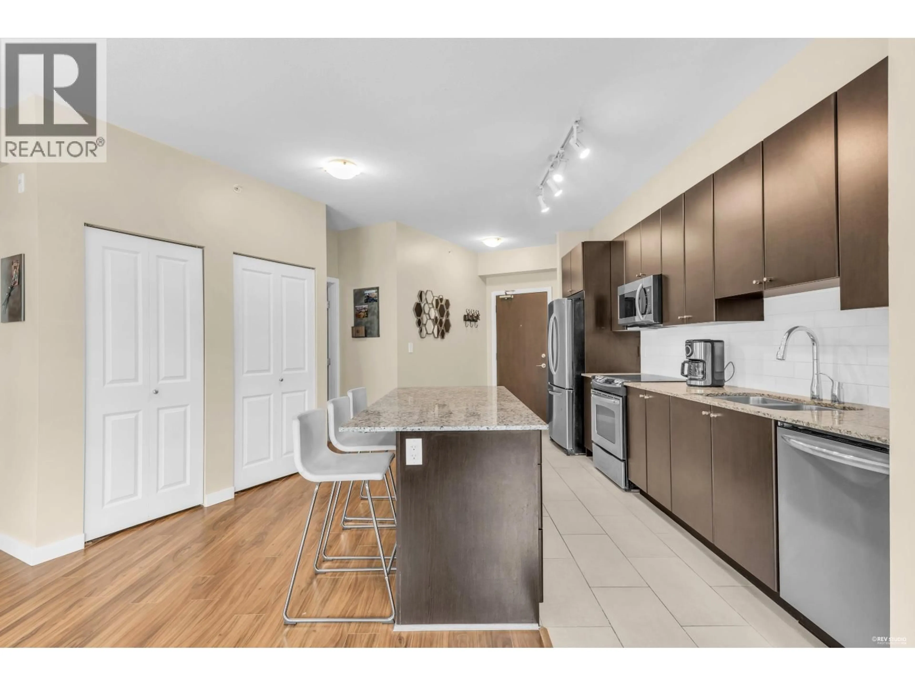 Open concept kitchen, unknown for 402 - 265 ROSS DRIVE, New Westminster British Columbia V3L0C8