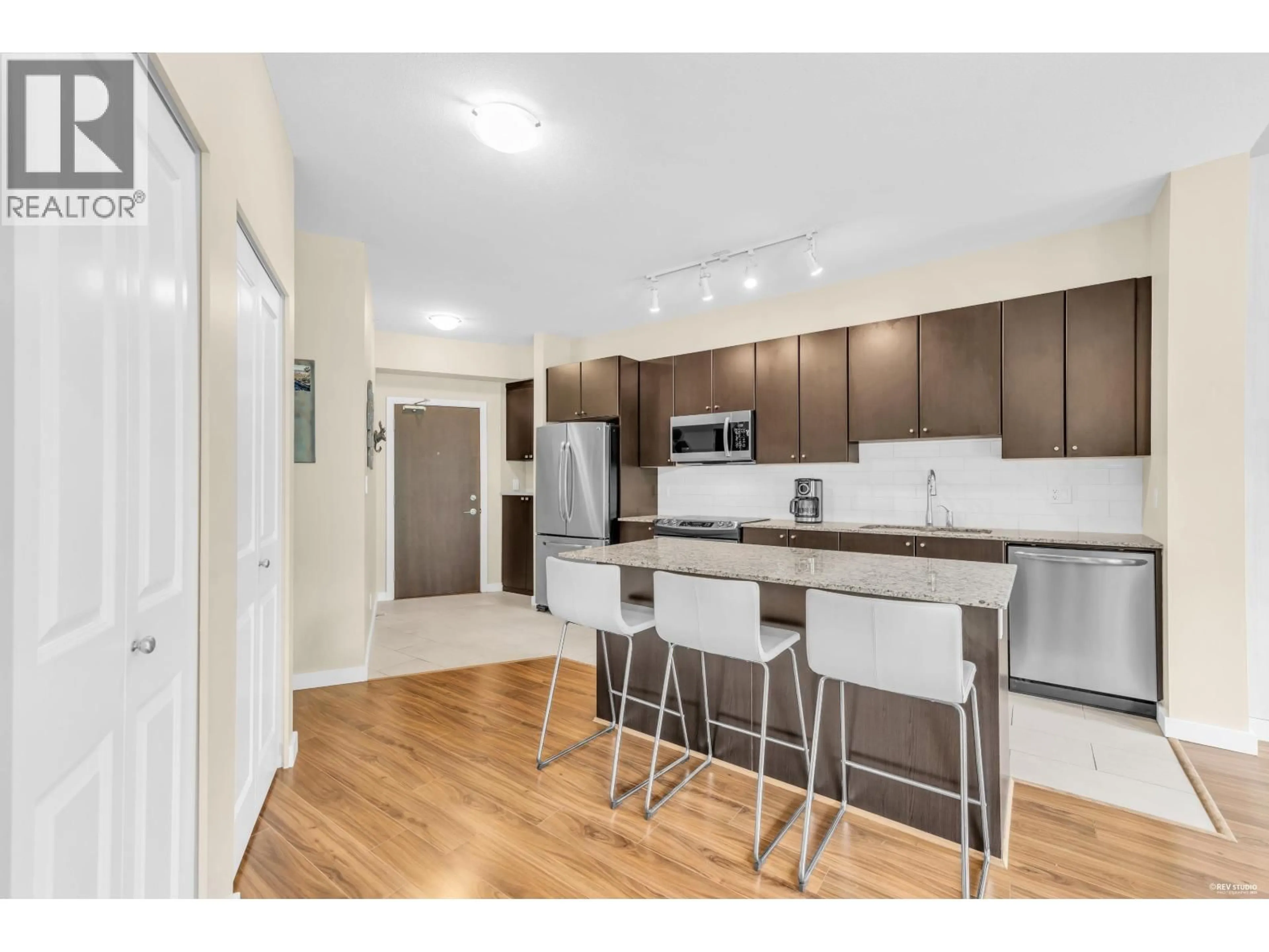 Open concept kitchen, wood/laminate floor for 402 - 265 ROSS DRIVE, New Westminster British Columbia V3L0C8