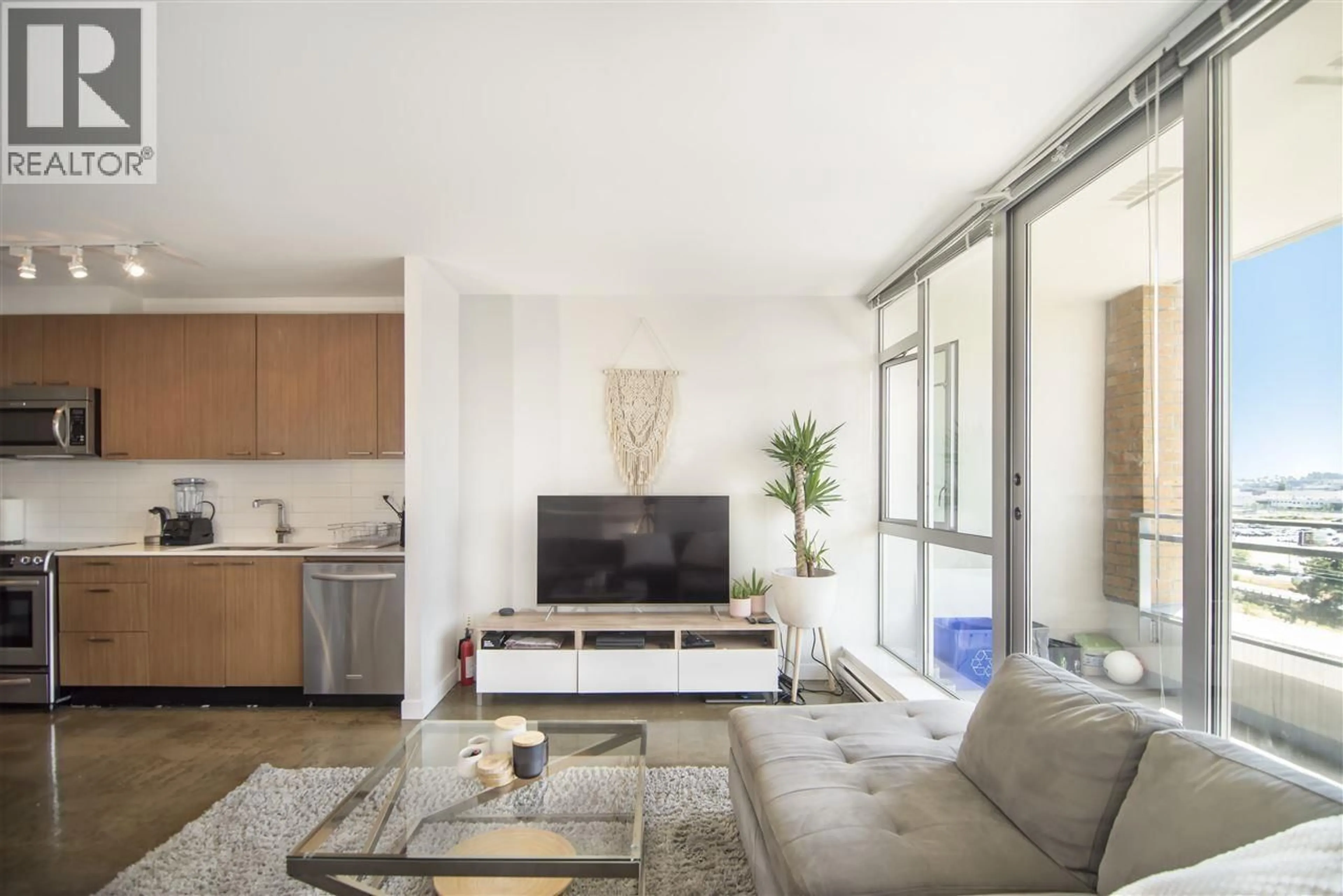 Living room with furniture, unknown for 720 - 221 UNION STREET, Vancouver British Columbia V6A0B4