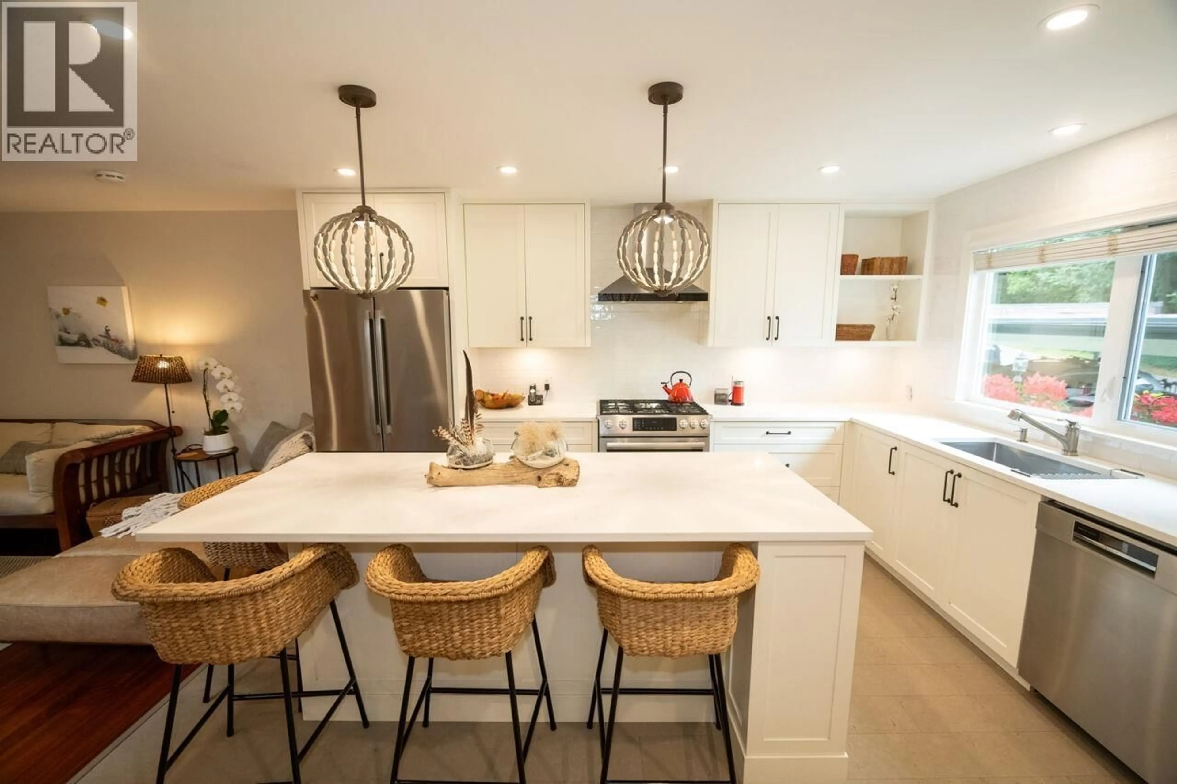 Open concept kitchen, unknown for 4689 HOSKINS ROAD, North Vancouver British Columbia V7K2R3