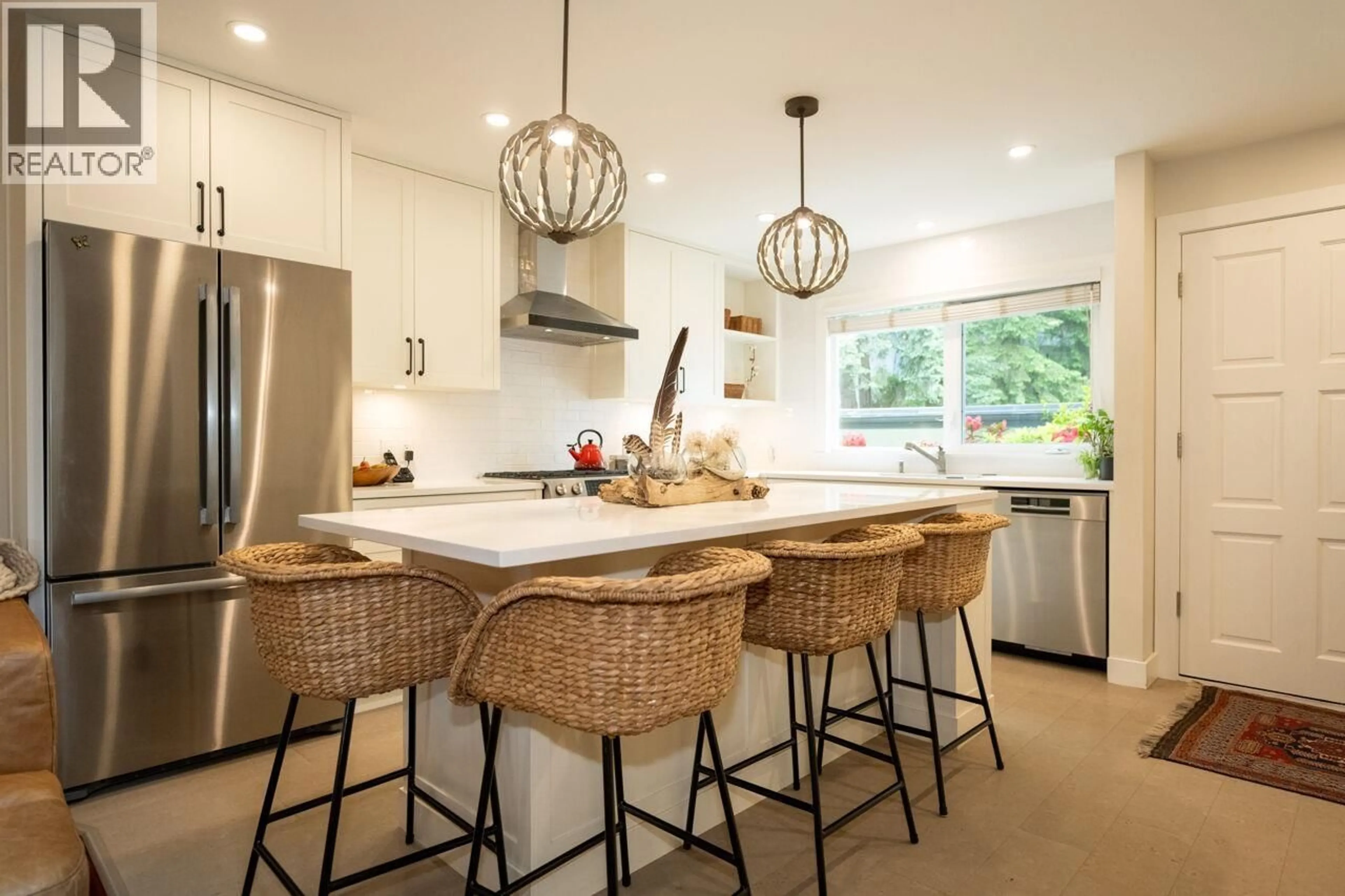 Open concept kitchen, unknown for 4689 HOSKINS ROAD, North Vancouver British Columbia V7K2R3