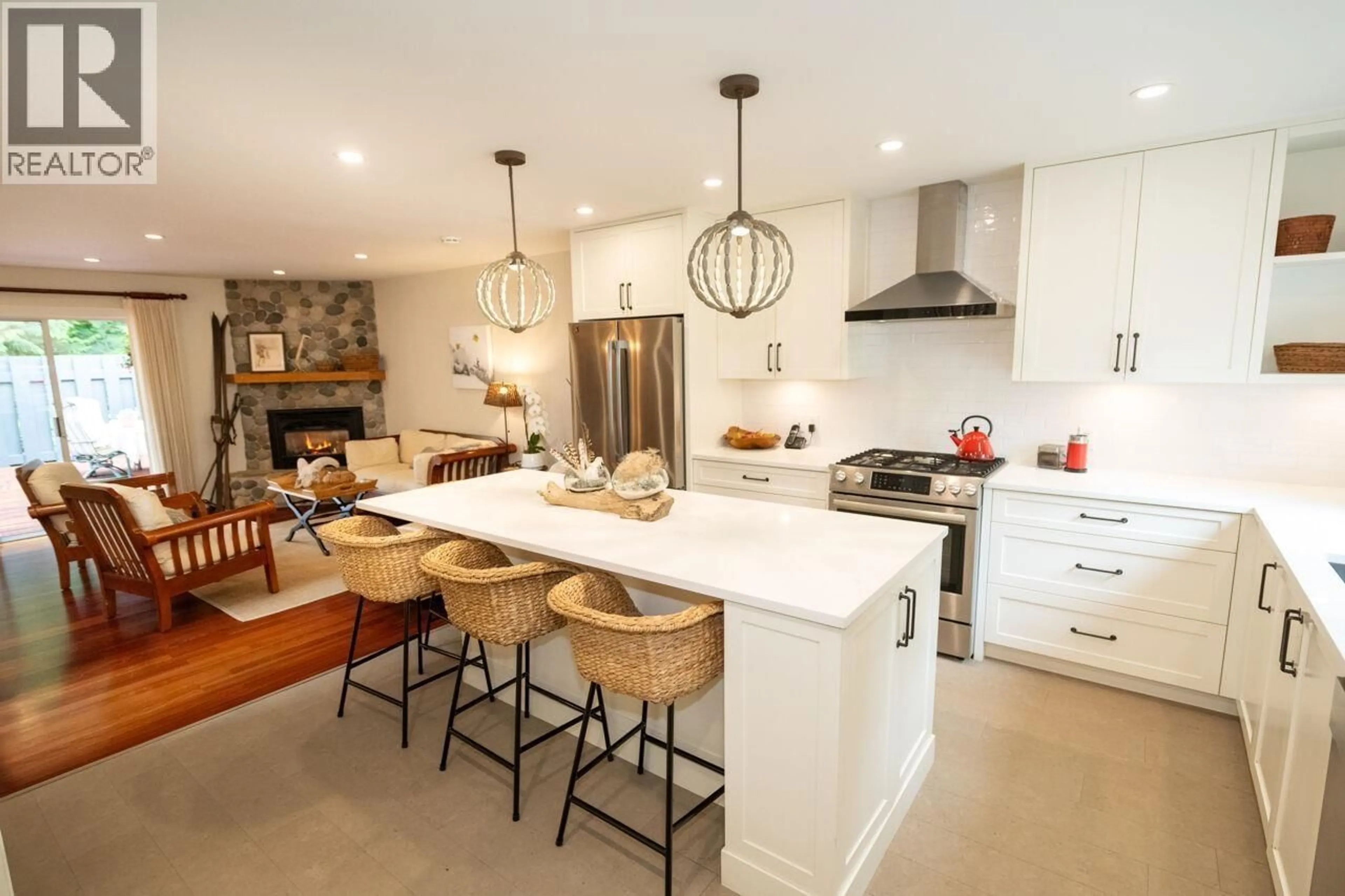 Open concept kitchen, unknown for 4689 HOSKINS ROAD, North Vancouver British Columbia V7K2R3