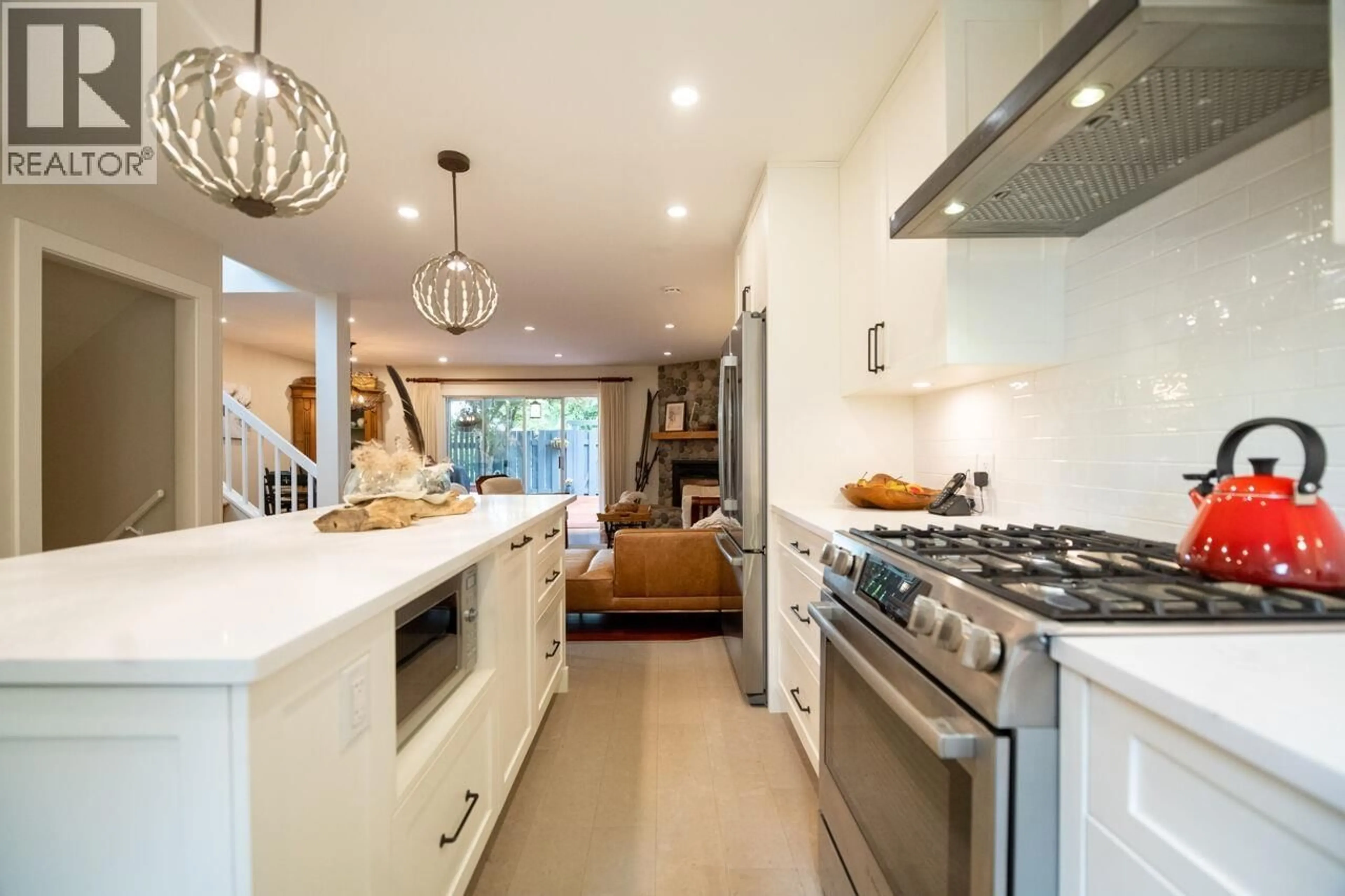Contemporary kitchen, ceramic/tile floor for 4689 HOSKINS ROAD, North Vancouver British Columbia V7K2R3
