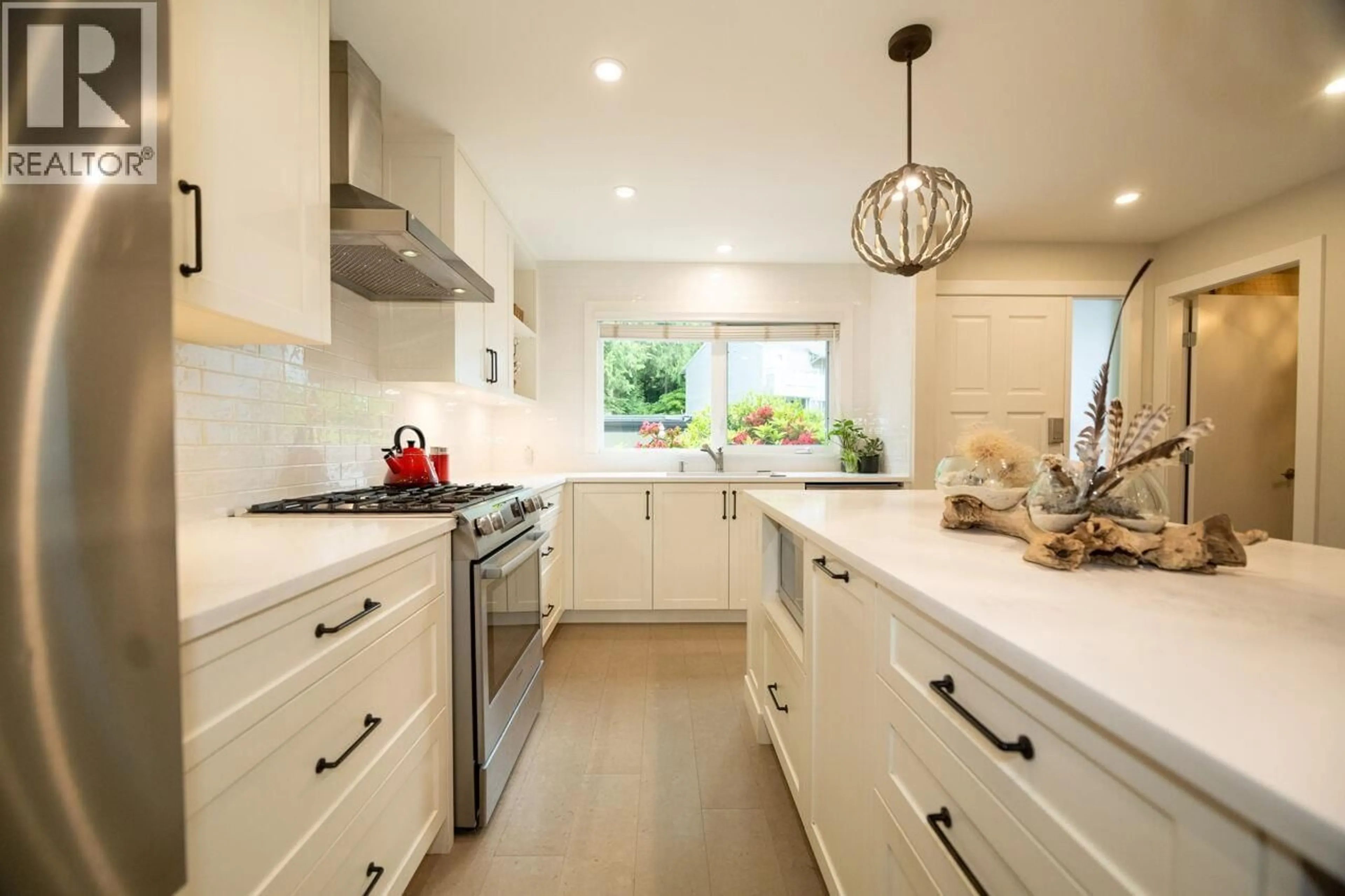 Contemporary kitchen, ceramic/tile floor for 4689 HOSKINS ROAD, North Vancouver British Columbia V7K2R3