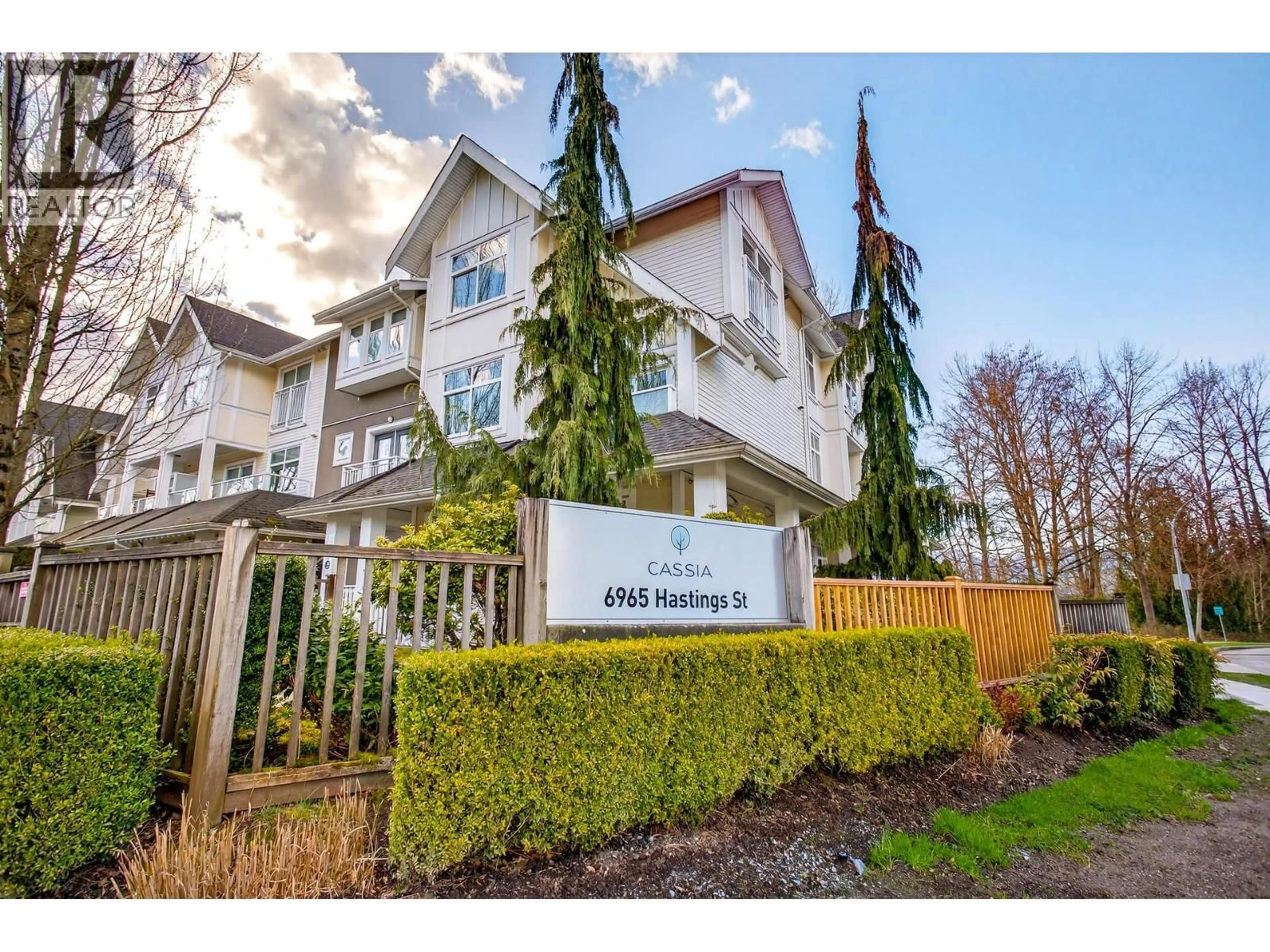 Unknown for 8 - 6965 HASTINGS STREET, Burnaby British Columbia V5B1S9