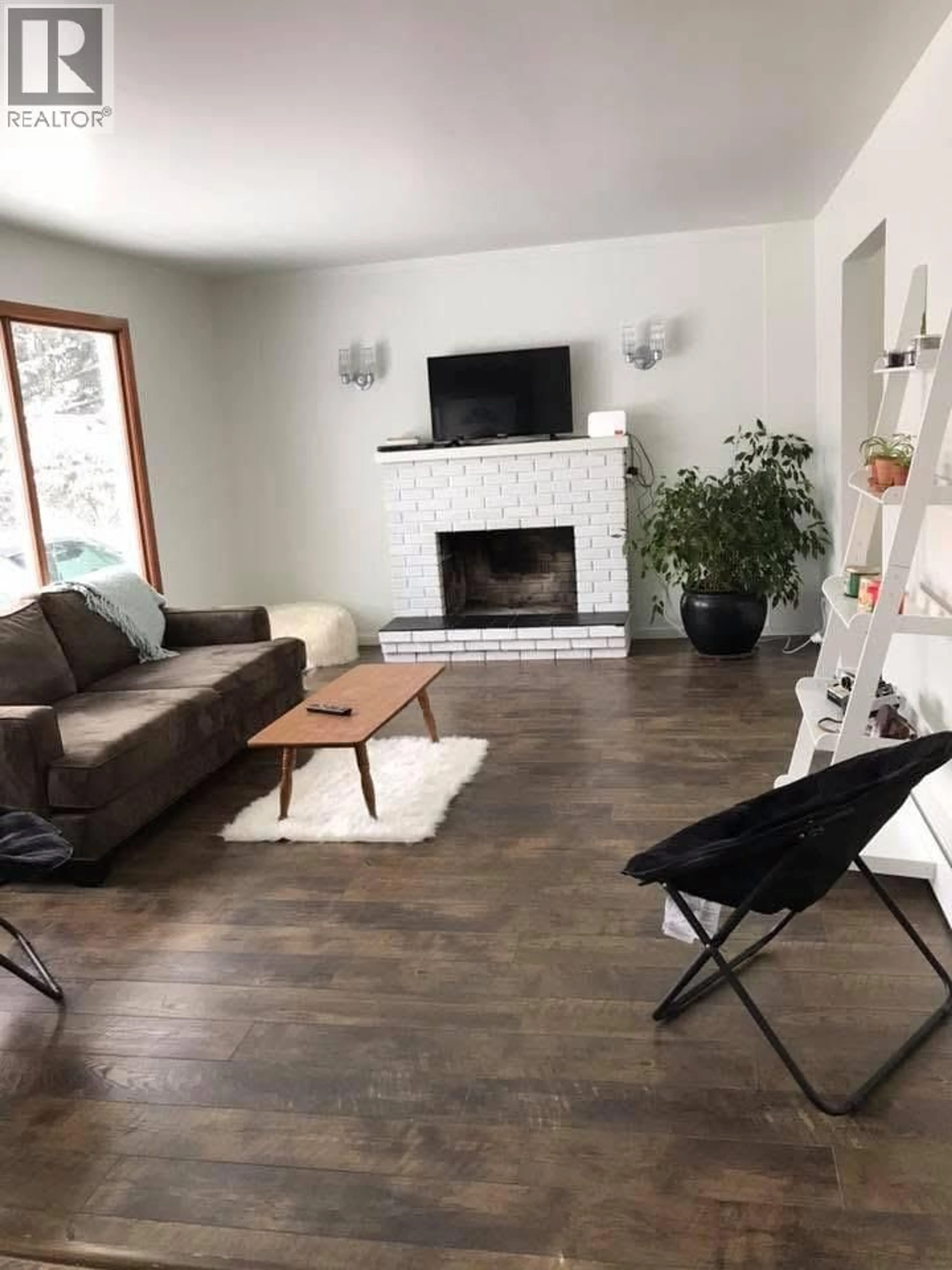 Living room with furniture, wood/laminate floor for 9607 108 AVENUE, Fort St. John British Columbia V1J2P9