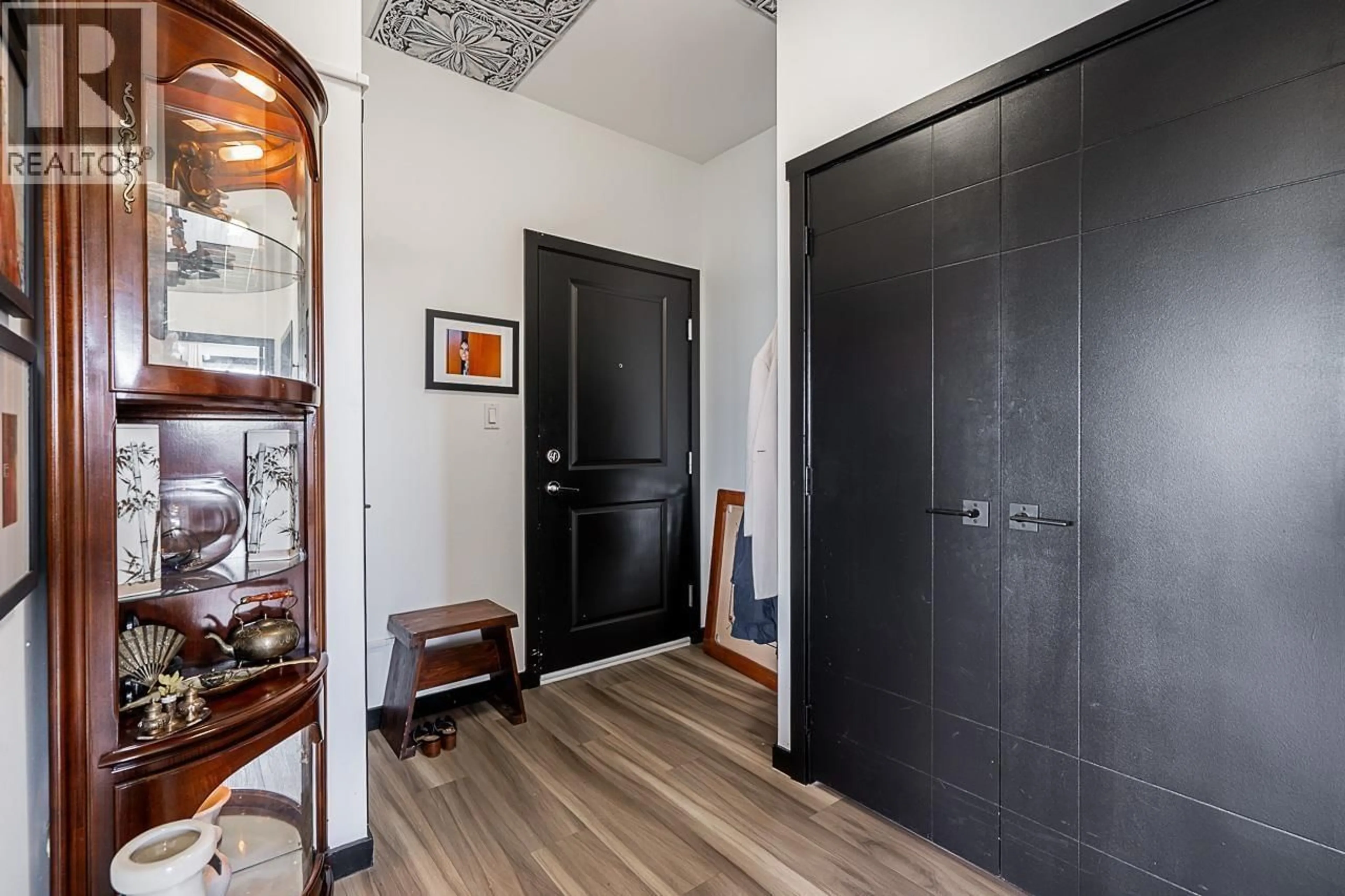 Indoor entryway for 306 - 288 HAMPTON STREET, New Westminster British Columbia V3M5L9