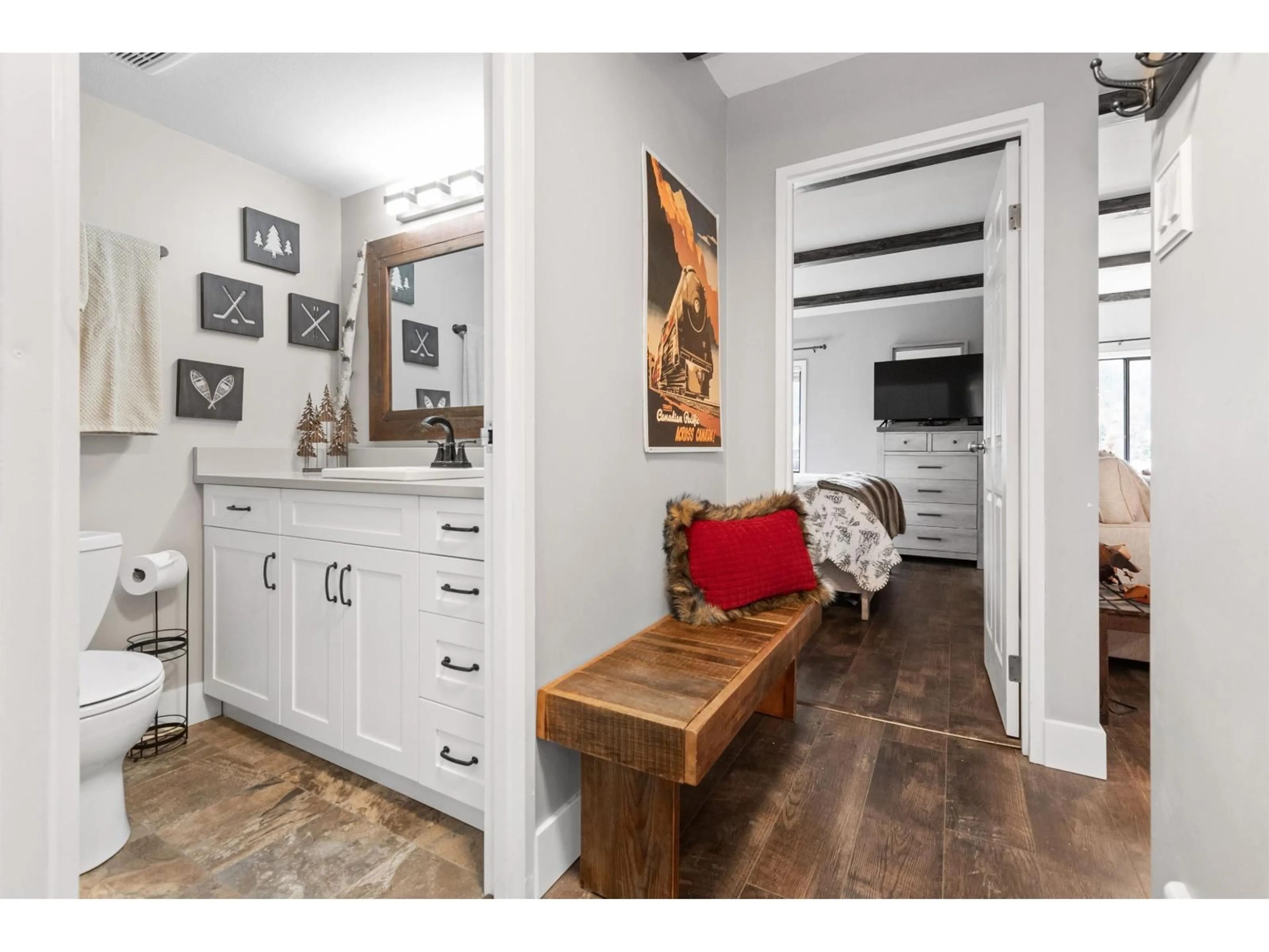 Indoor entryway for 309B - 21000 ENZIAN WAY, Agassiz British Columbia V0M1A1