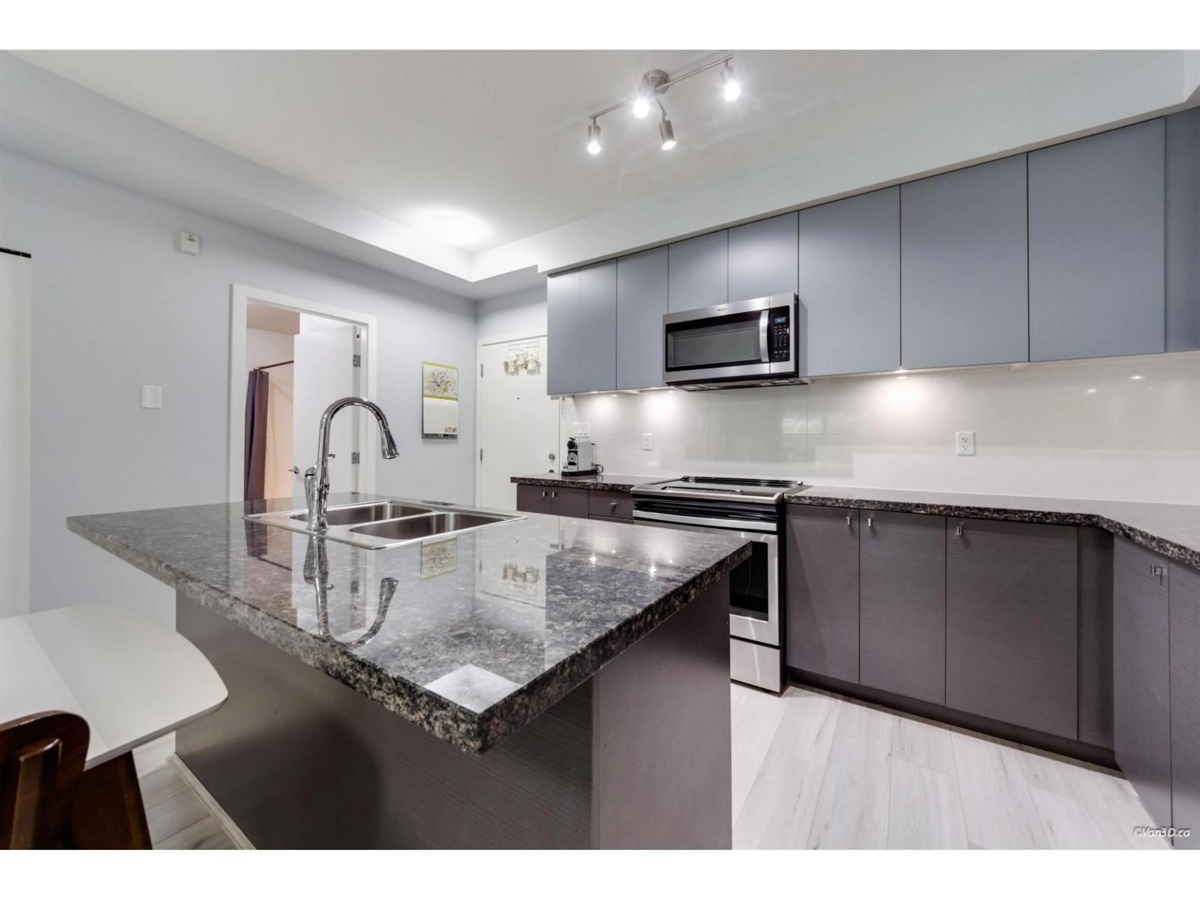 Open concept kitchen, ceramic/tile floor for 215 - 6440 194 STREET, Surrey British Columbia V4N6J7