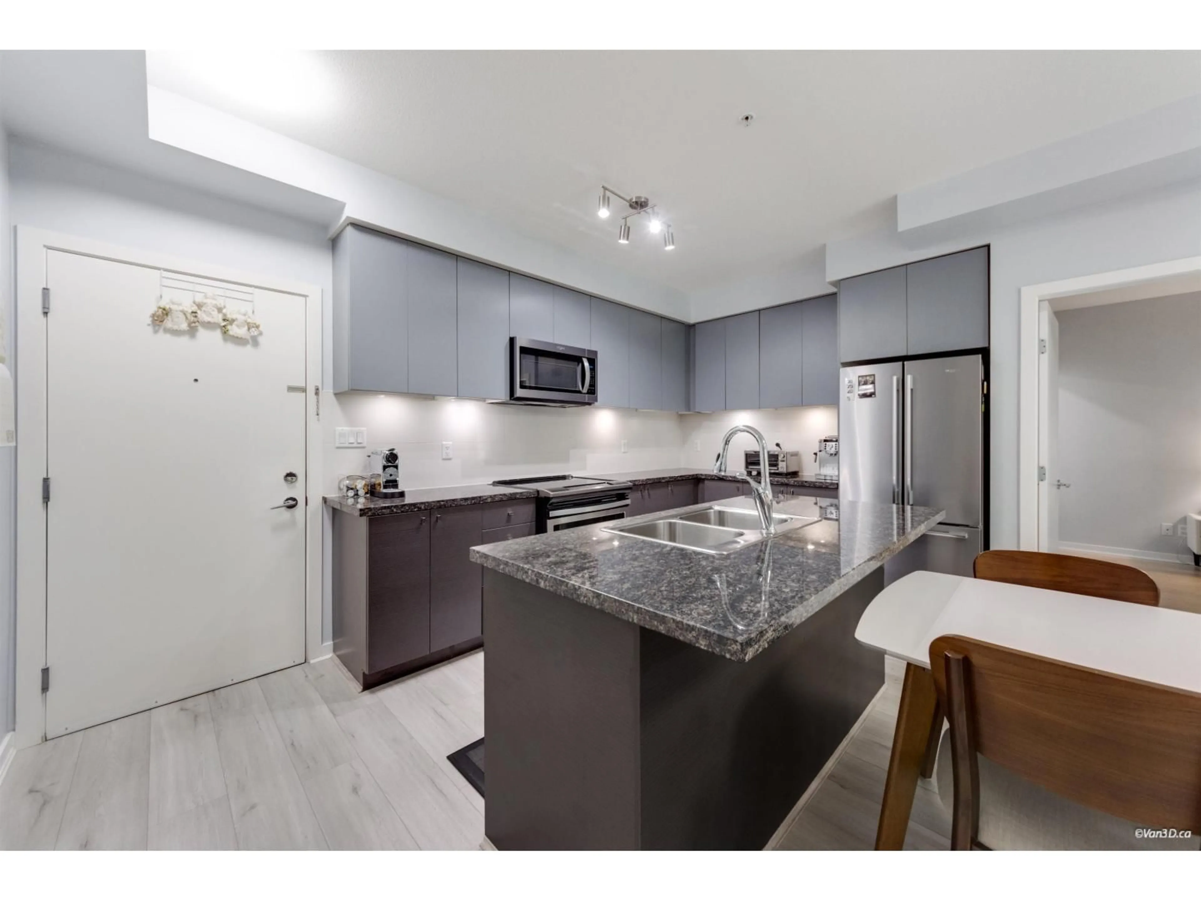 Open concept kitchen, ceramic/tile floor for 215 - 6440 194 STREET, Surrey British Columbia V4N6J7