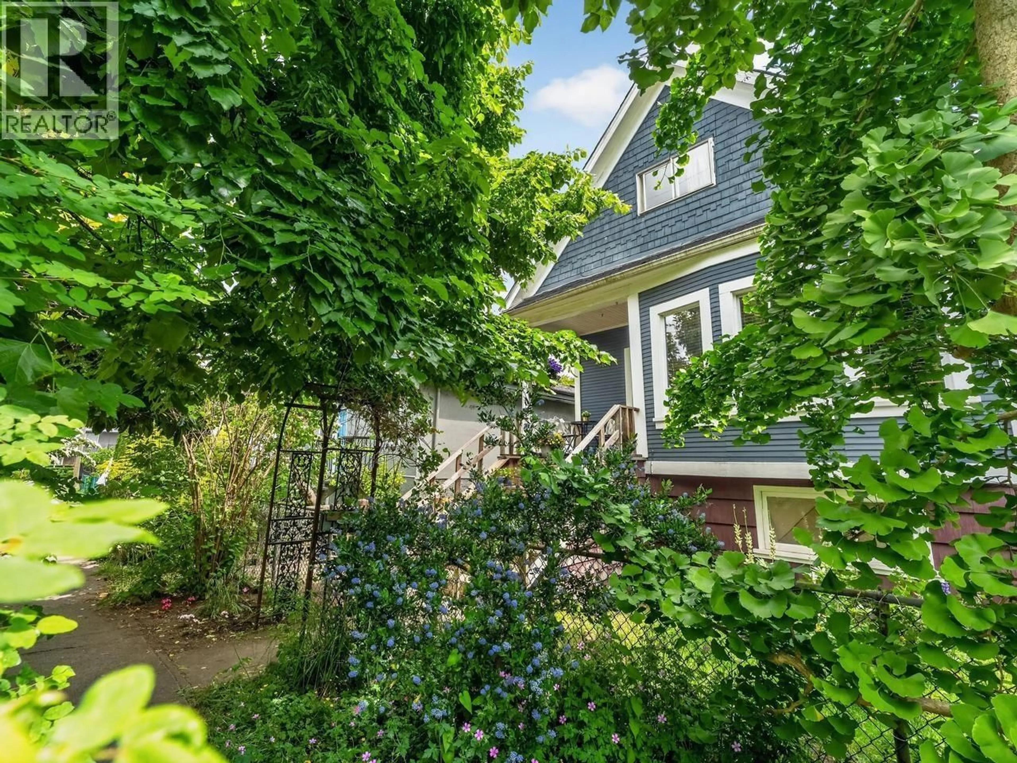 A pic from outside/outdoor area/front of a property/back of a property/a pic from drone, street for 3450 WELWYN STREET, Vancouver British Columbia V5N2Y7