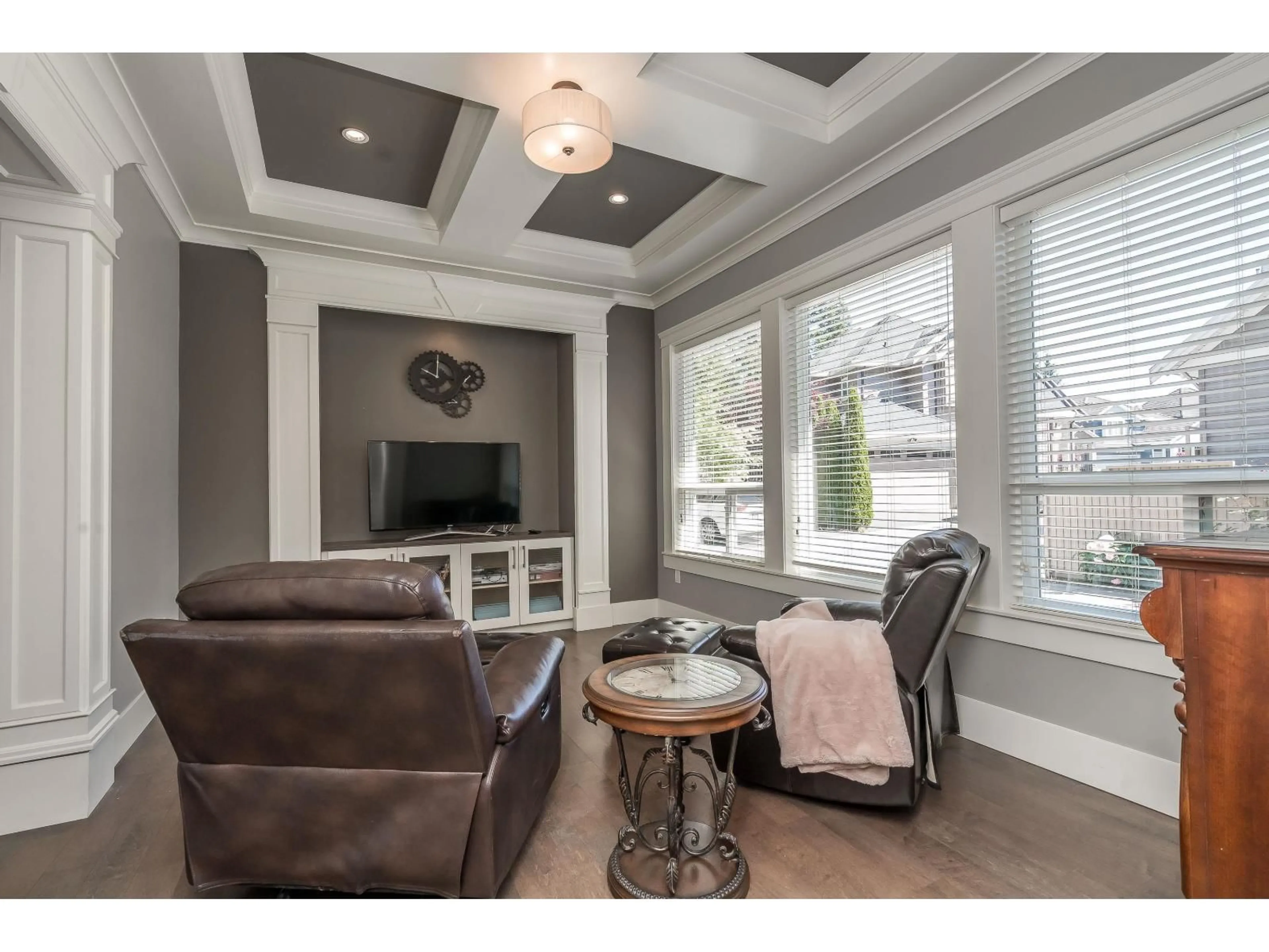 Living room with furniture, wood/laminate floor for 14712 34A AVENUE, Surrey British Columbia V4P0B3