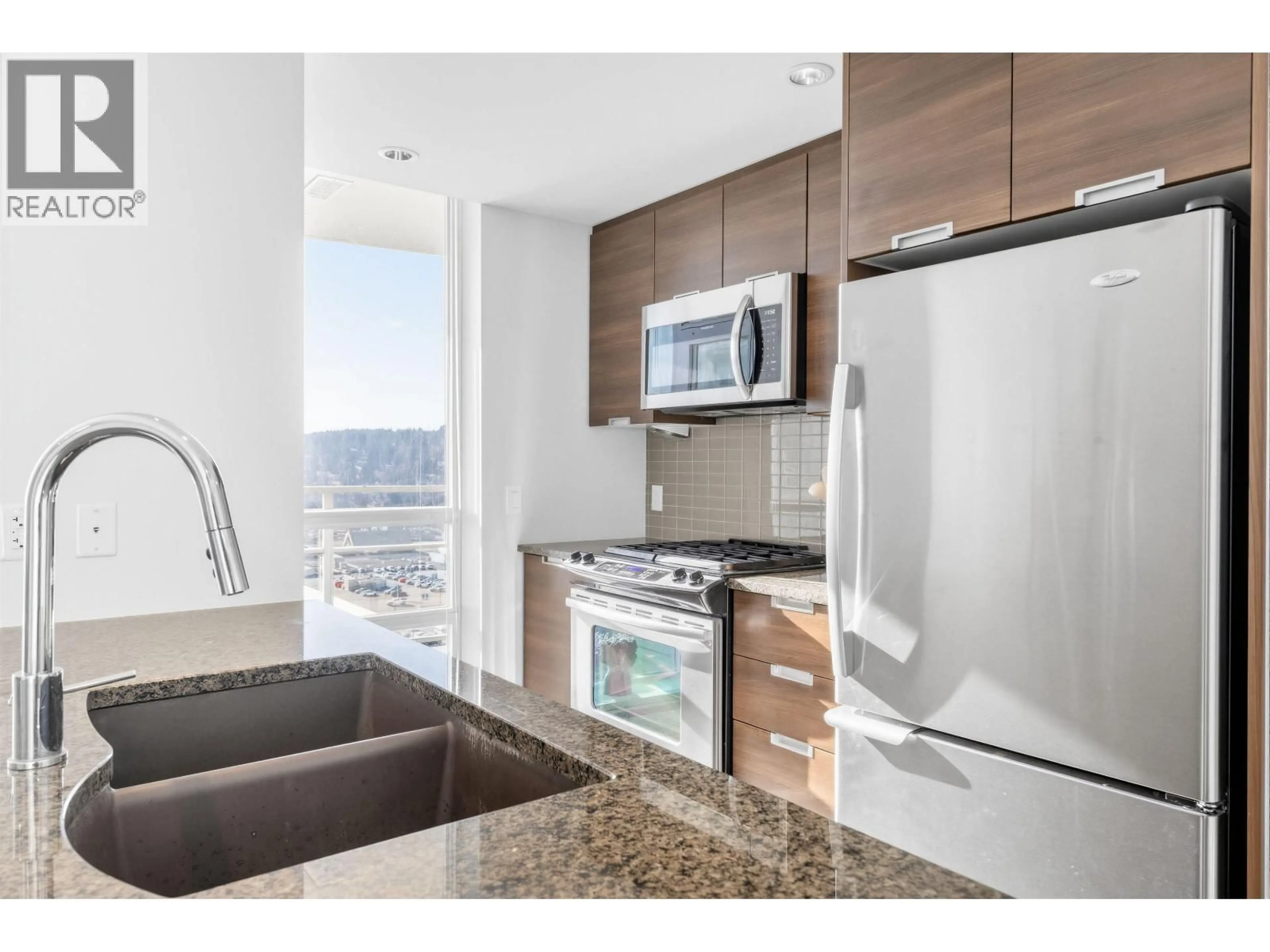 Standard kitchen, unknown for 1901 - 2968 GLEN DRIVE, Coquitlam British Columbia V3B0C4