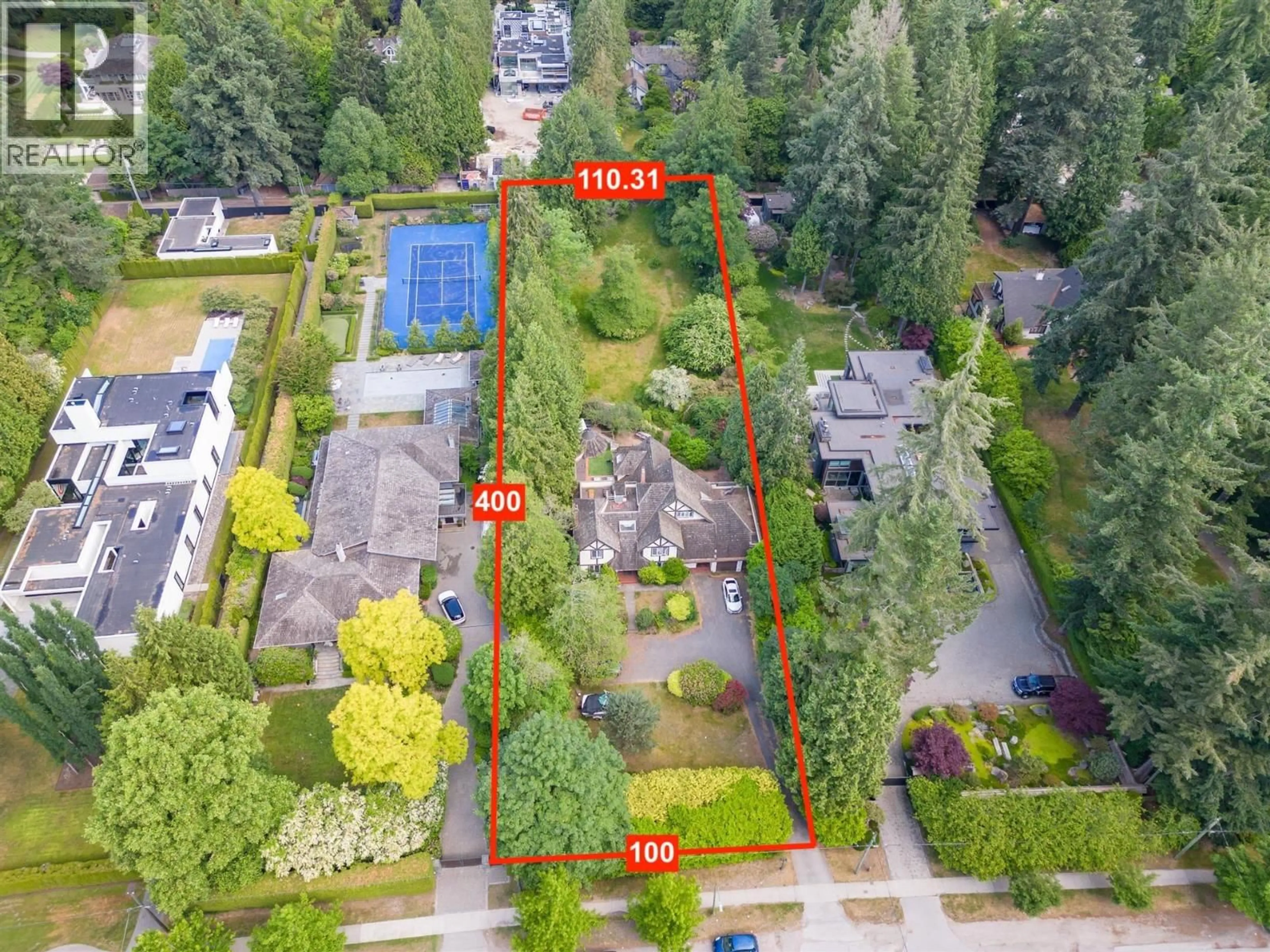 A pic from outside/outdoor area/front of a property/back of a property/a pic from drone, street for 4755 4TH AVENUE, Vancouver British Columbia V6T1C3