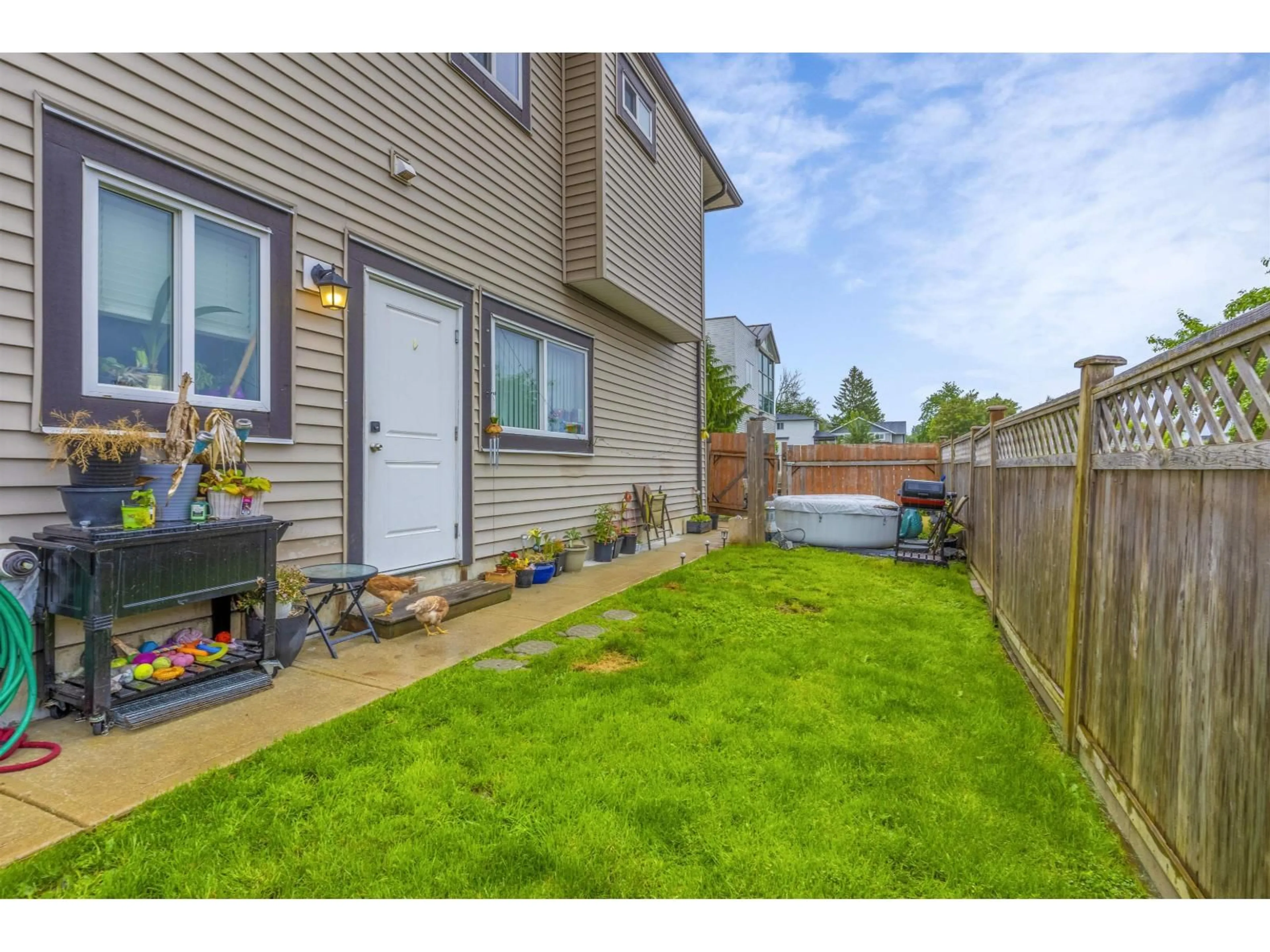 Patio, street for 7430 GRAND STREET, Mission British Columbia V2V3S5