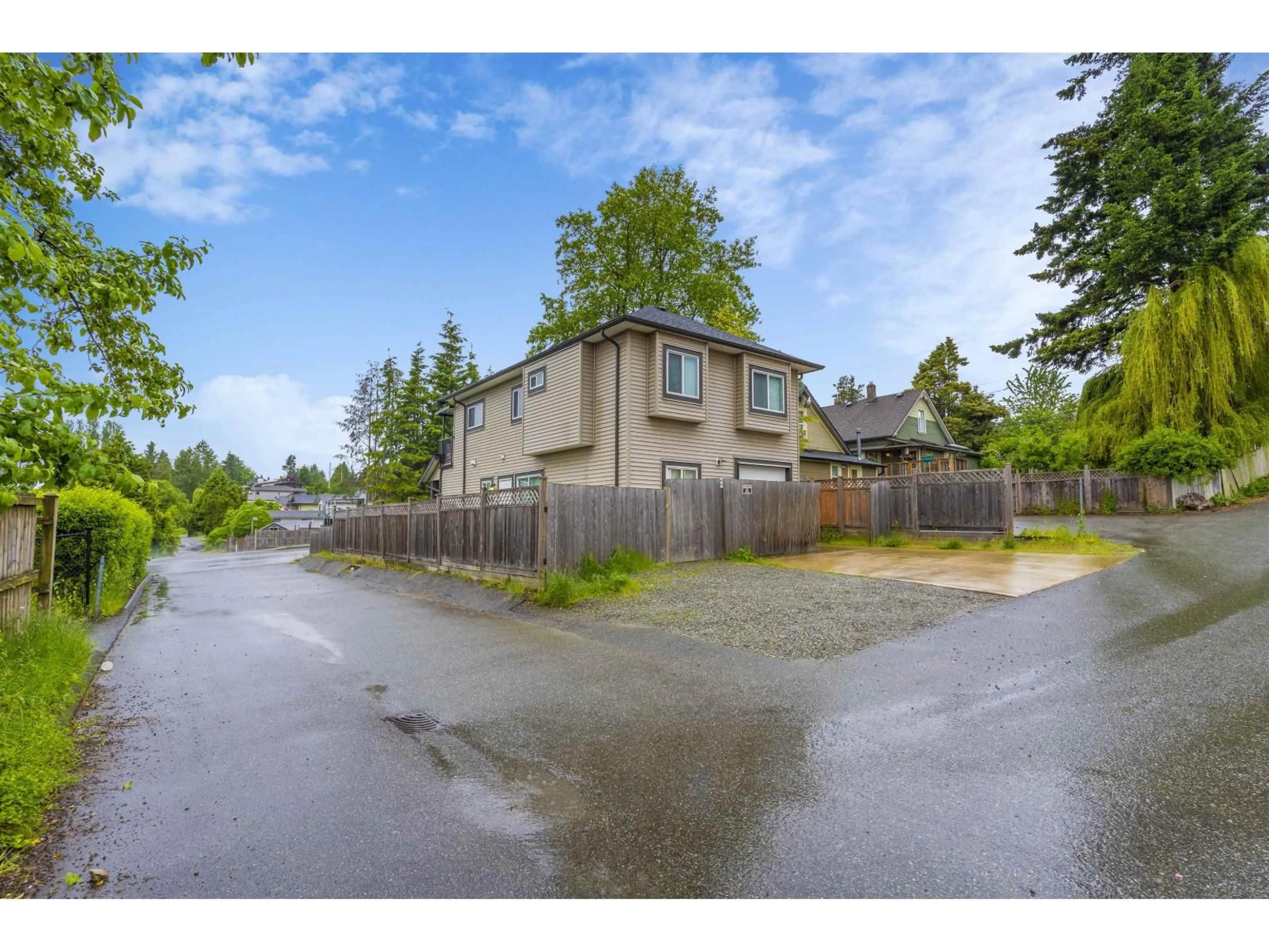 A pic from outside/outdoor area/front of a property/back of a property/a pic from drone, street for 7430 GRAND STREET, Mission British Columbia V2V3S5
