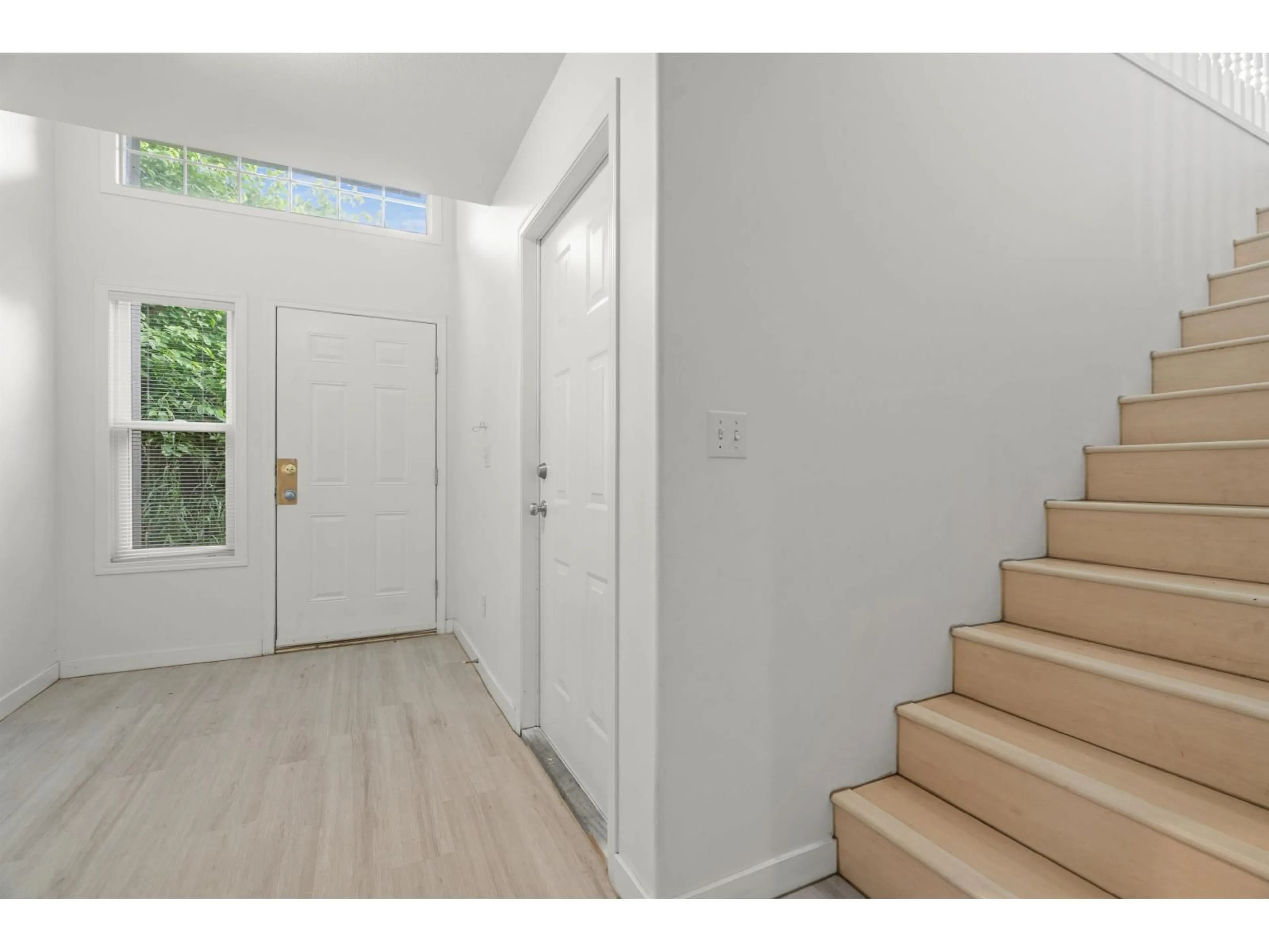 Indoor entryway for 46279 CHILLIWACK CENTRAL ROAD, Chilliwack British Columbia V2P1J7