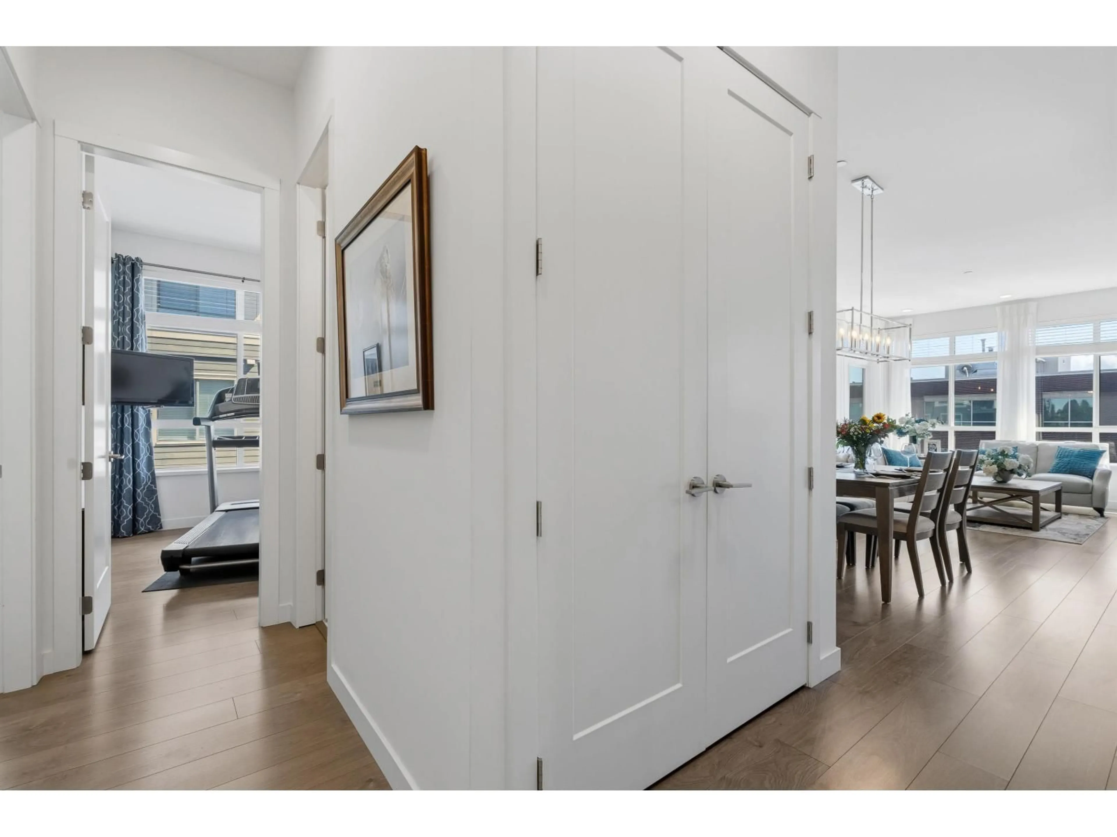 Indoor entryway for 502 - 33540 MAYFAIR AVENUE, Abbotsford British Columbia V2S0J3