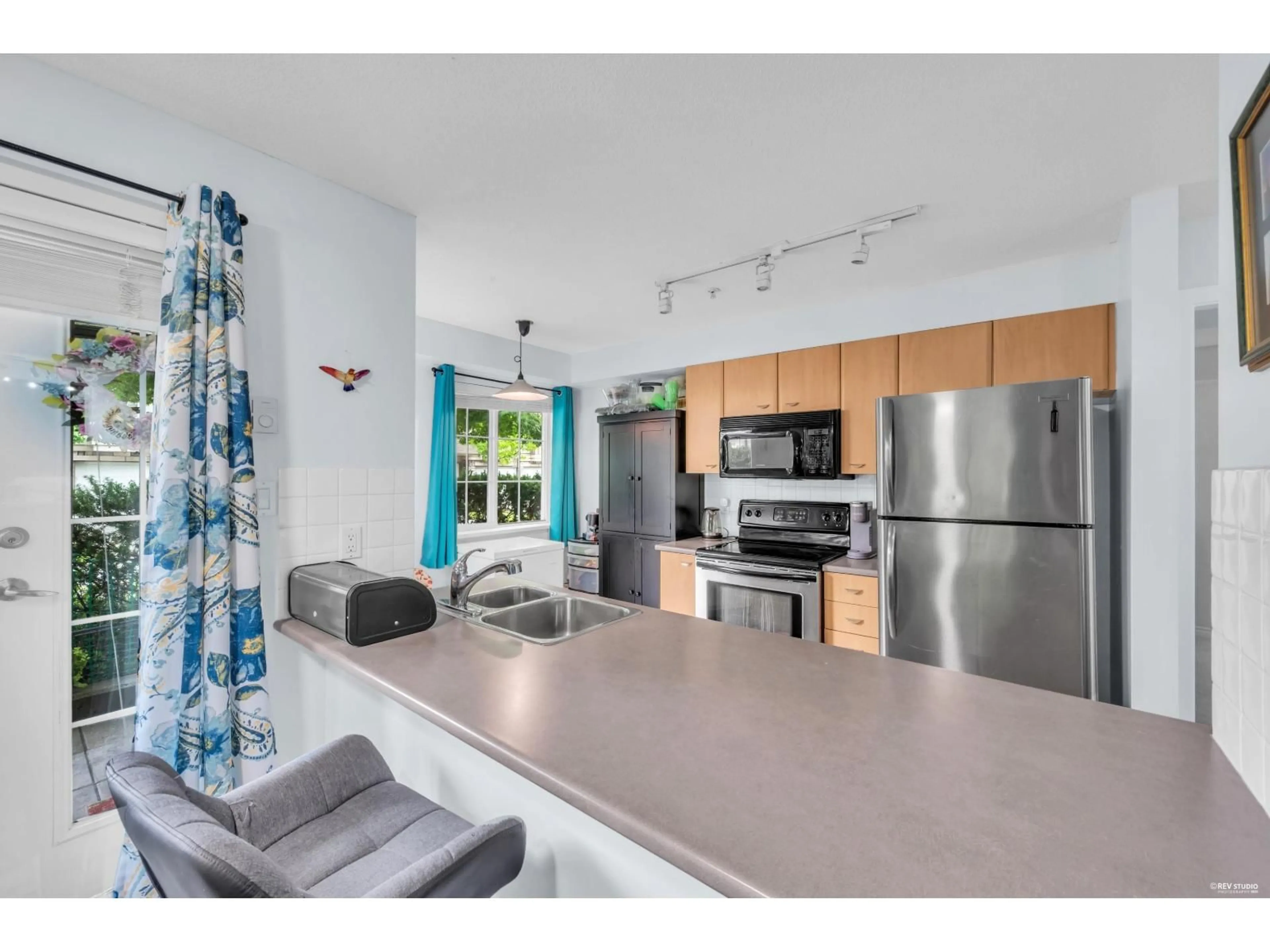 Open concept kitchen, unknown for 112 - 14877 100 AVENUE, Surrey British Columbia V3R3H1