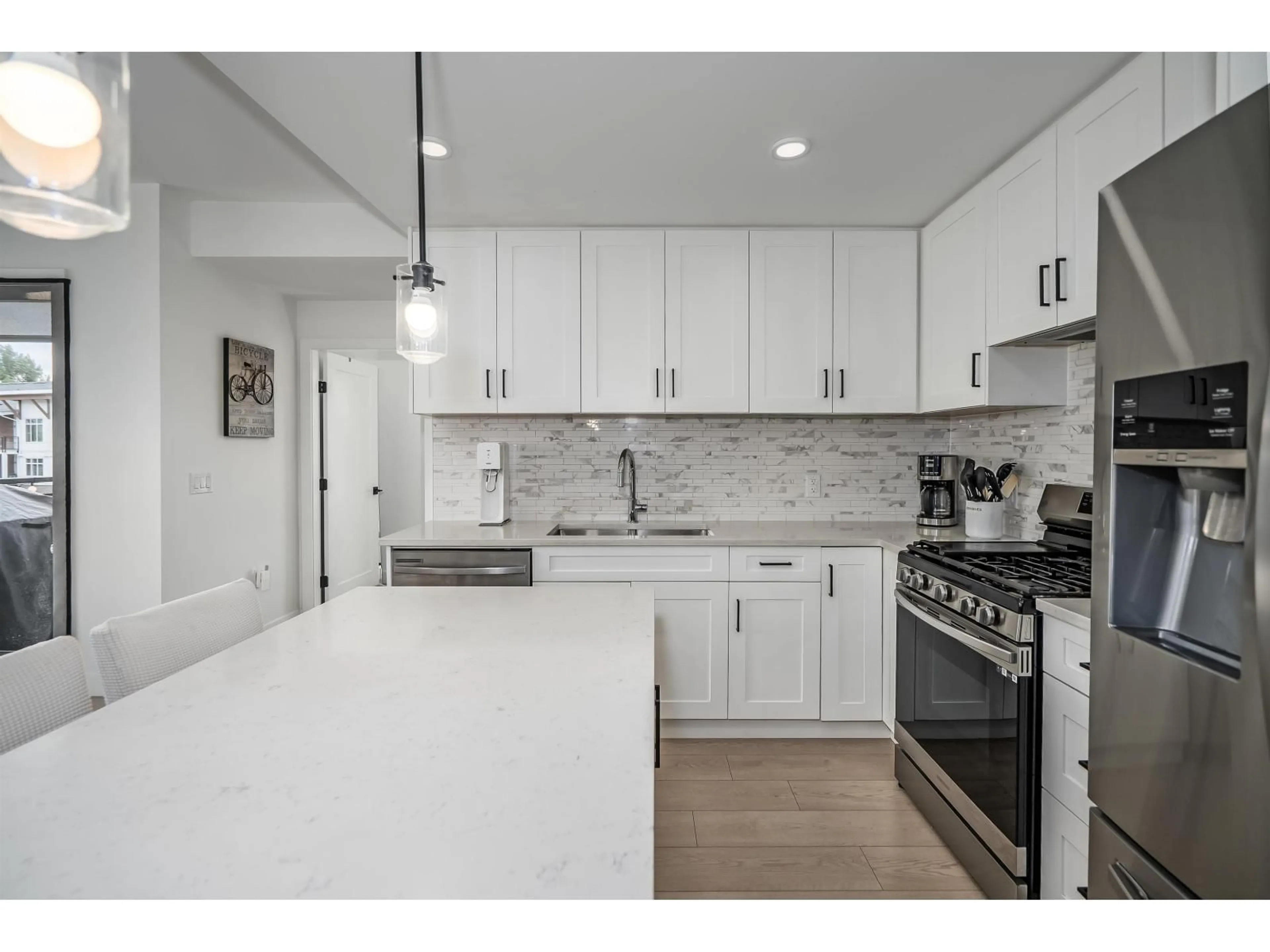 Open concept kitchen, ceramic/tile floor for 302 - 19945 BRYDON CRESCENT, Langley British Columbia V3A0P4
