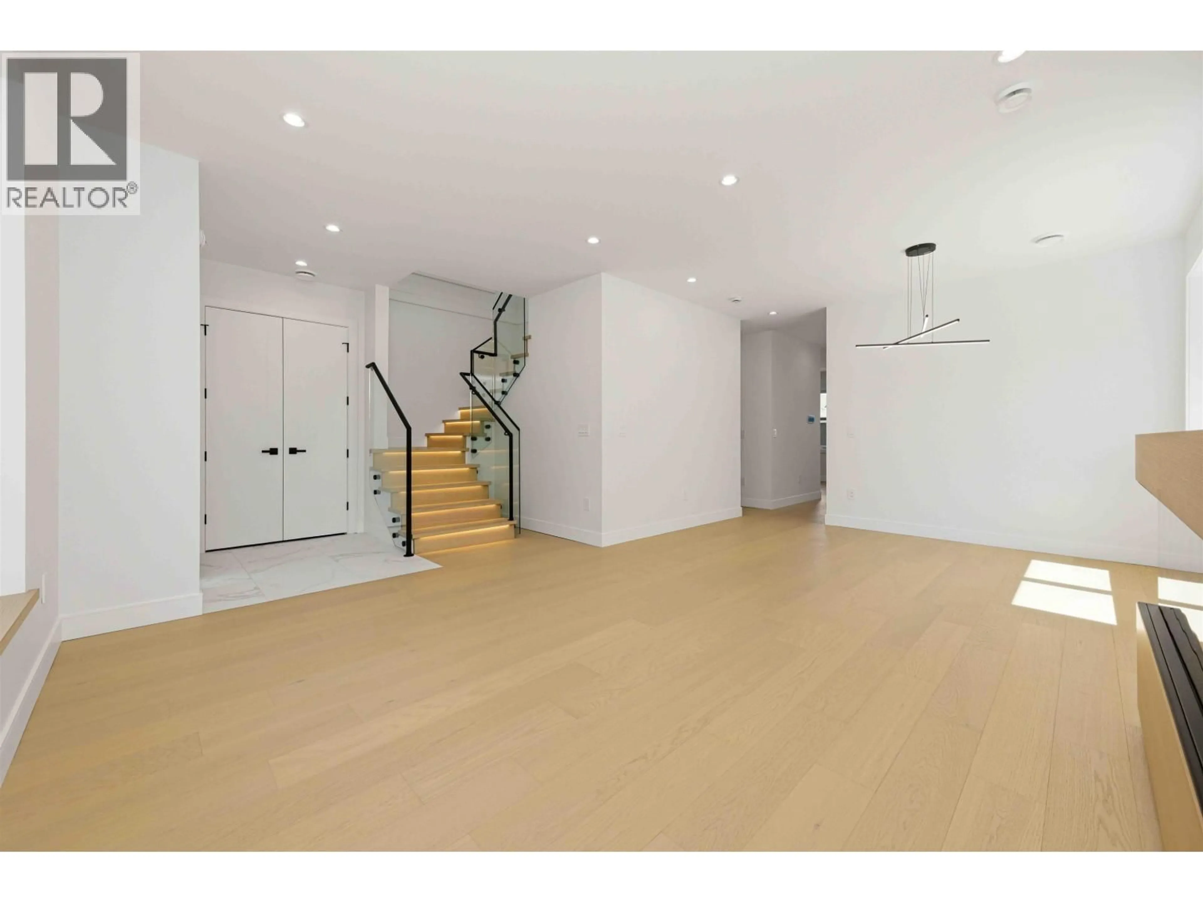 Indoor foyer for 12260 ENGLISH AVENUE, Richmond British Columbia V7E6S8