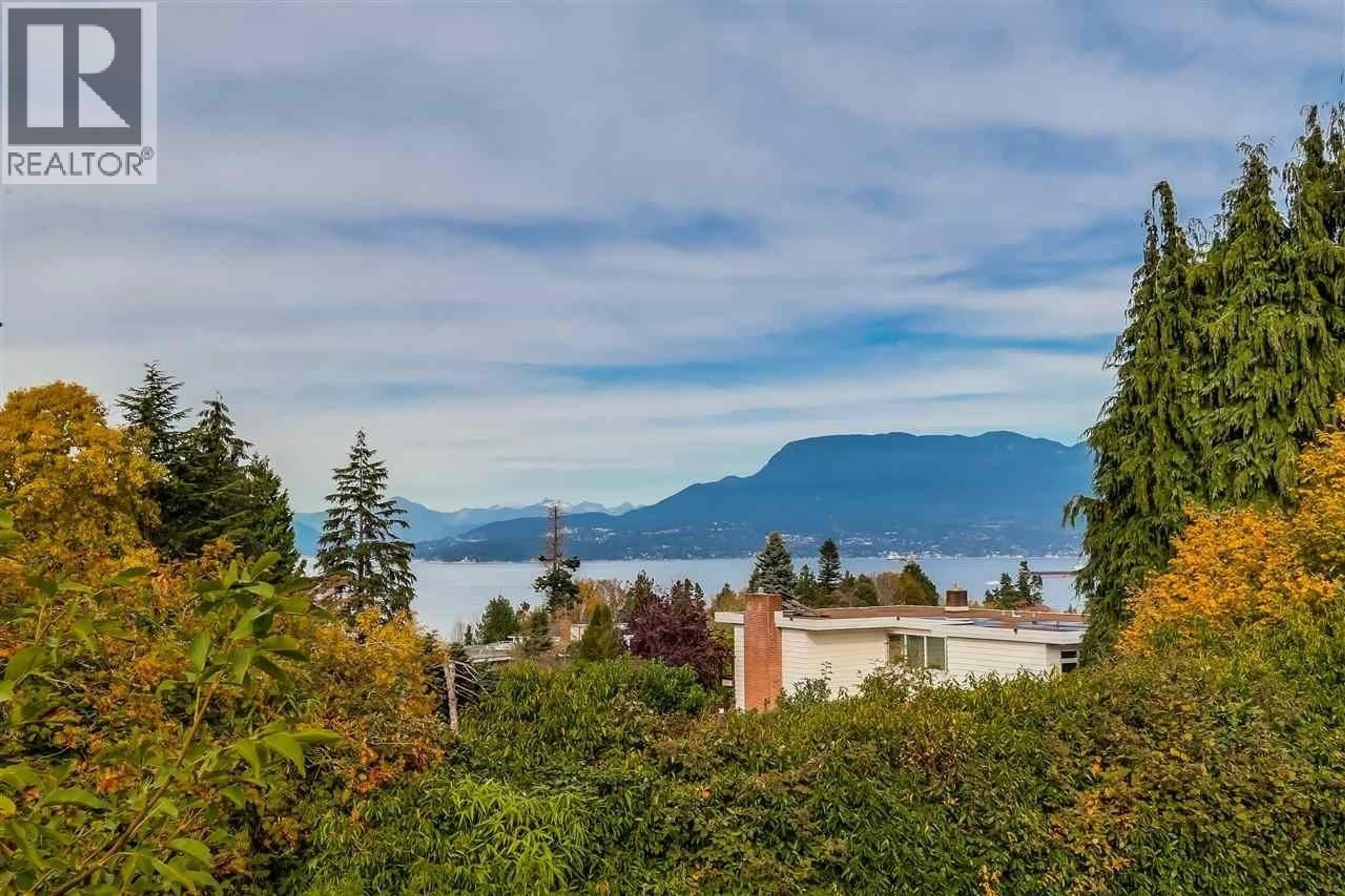 A pic from outside/outdoor area/front of a property/back of a property/a pic from drone, water/lake/river/ocean view for 5975 CHANCELLOR BOULEVARD, Vancouver British Columbia V6T1E6