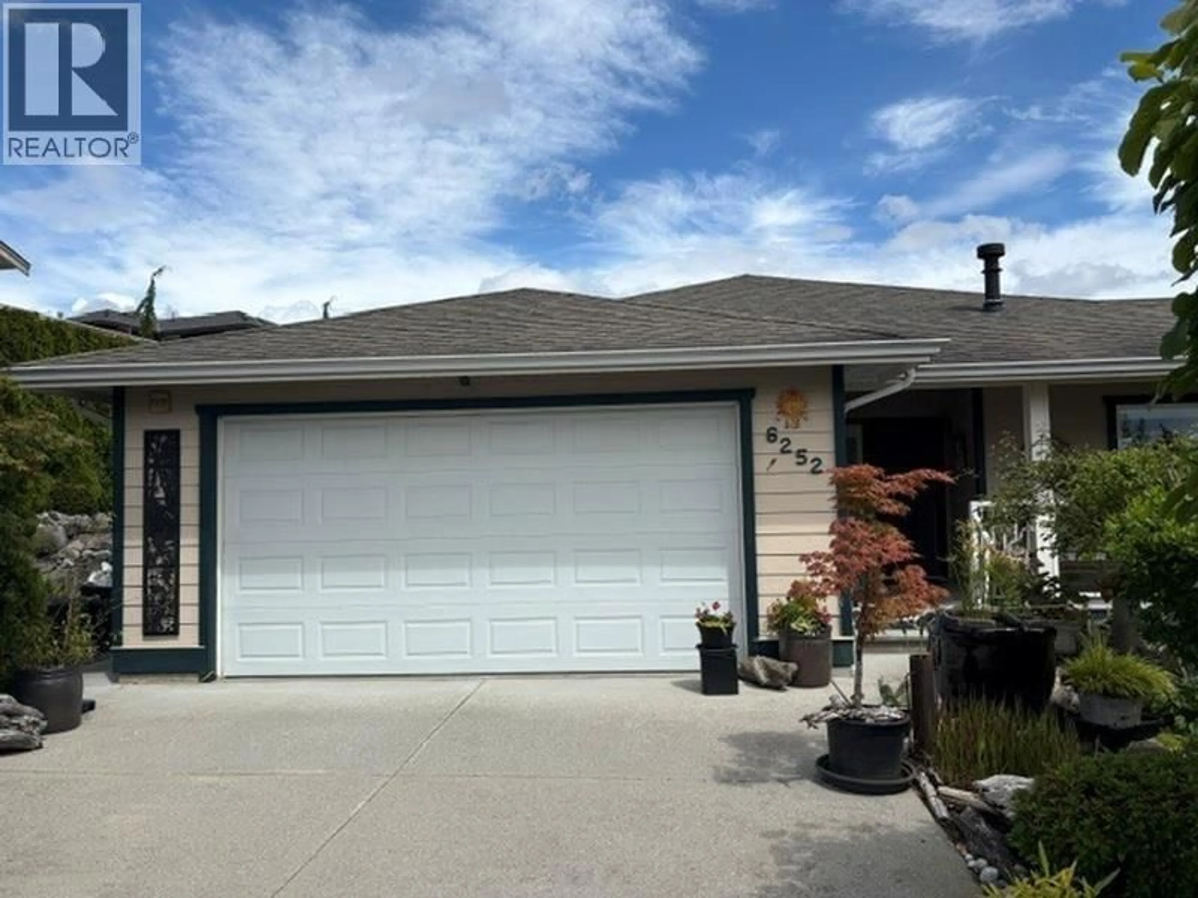 Home with vinyl exterior material, street for 6252 BAILLIE ROAD, Sechelt British Columbia V7Z0R5