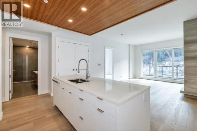205 - 6707 NELSON AVENUE, West Vancouver 4