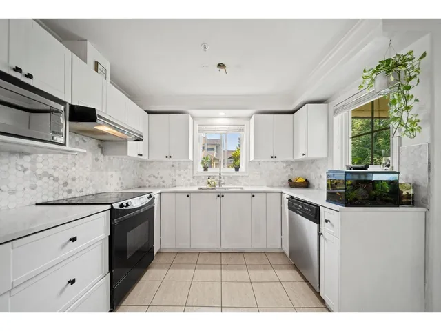 303 - 8115 121A STREET, Surrey 5