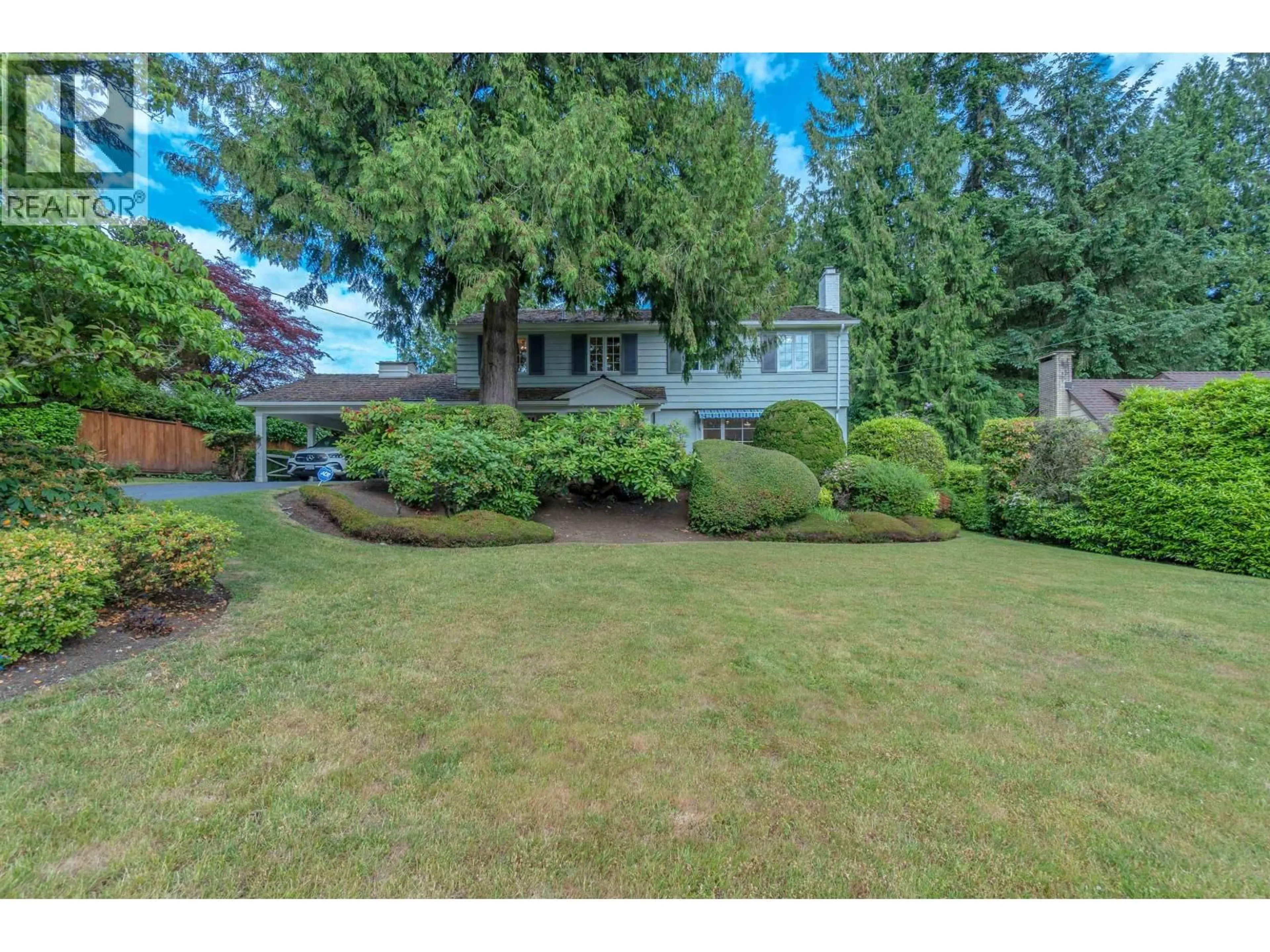 A pic from outside/outdoor area/front of a property/back of a property/a pic from drone, street for 840 MARGAREE PLACE, West Vancouver British Columbia V7T2J4