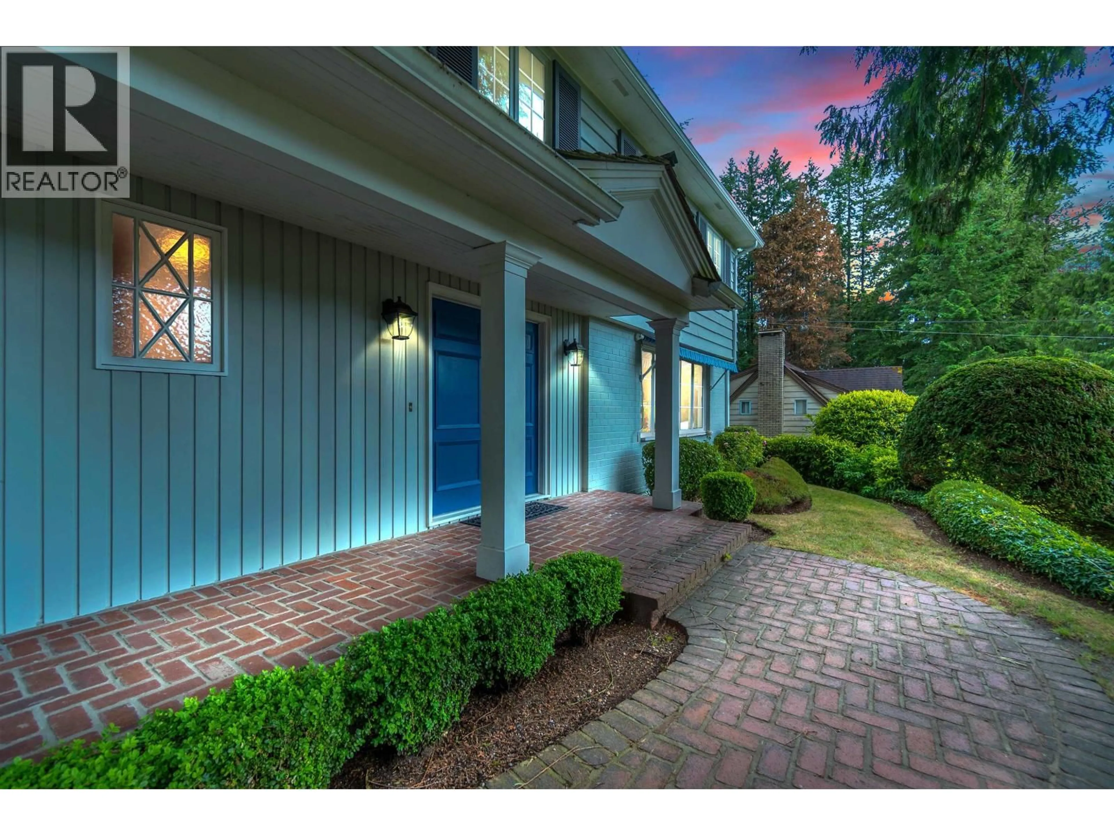Indoor entryway for 840 MARGAREE PLACE, West Vancouver British Columbia V7T2J4