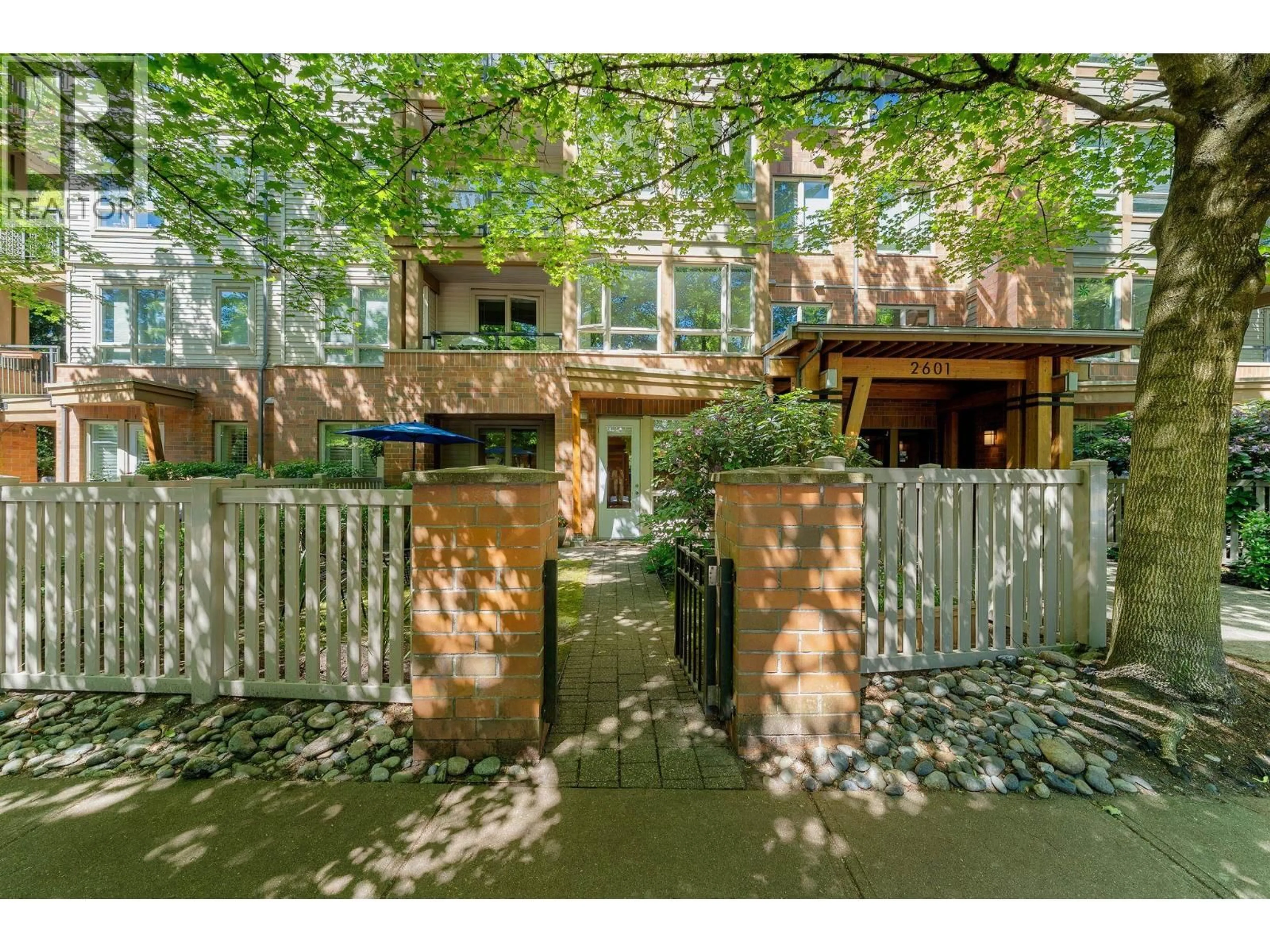 Patio, street for 101 - 2601 WHITELEY COURT, North Vancouver British Columbia V7J2R7