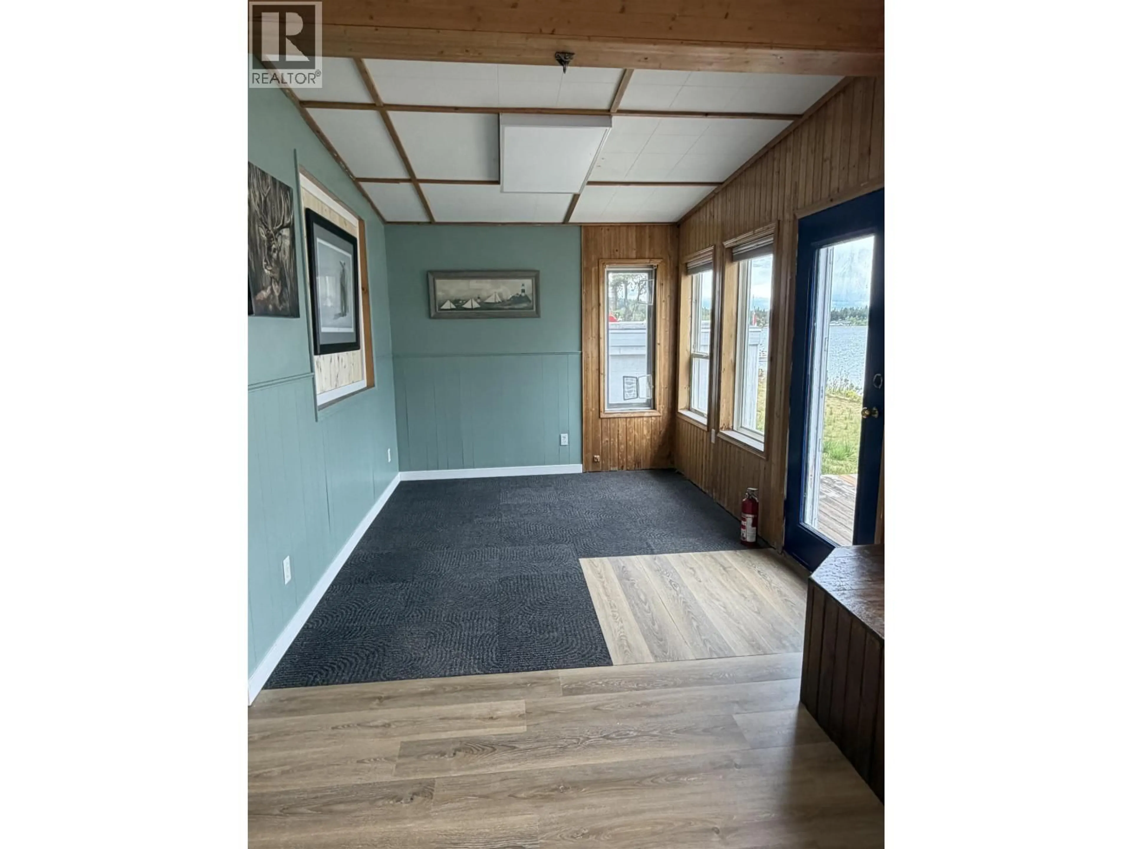 Indoor entryway for 3 - 3728 CARIBOO HWY 97 S, 100 Mile House British Columbia V0K1T1