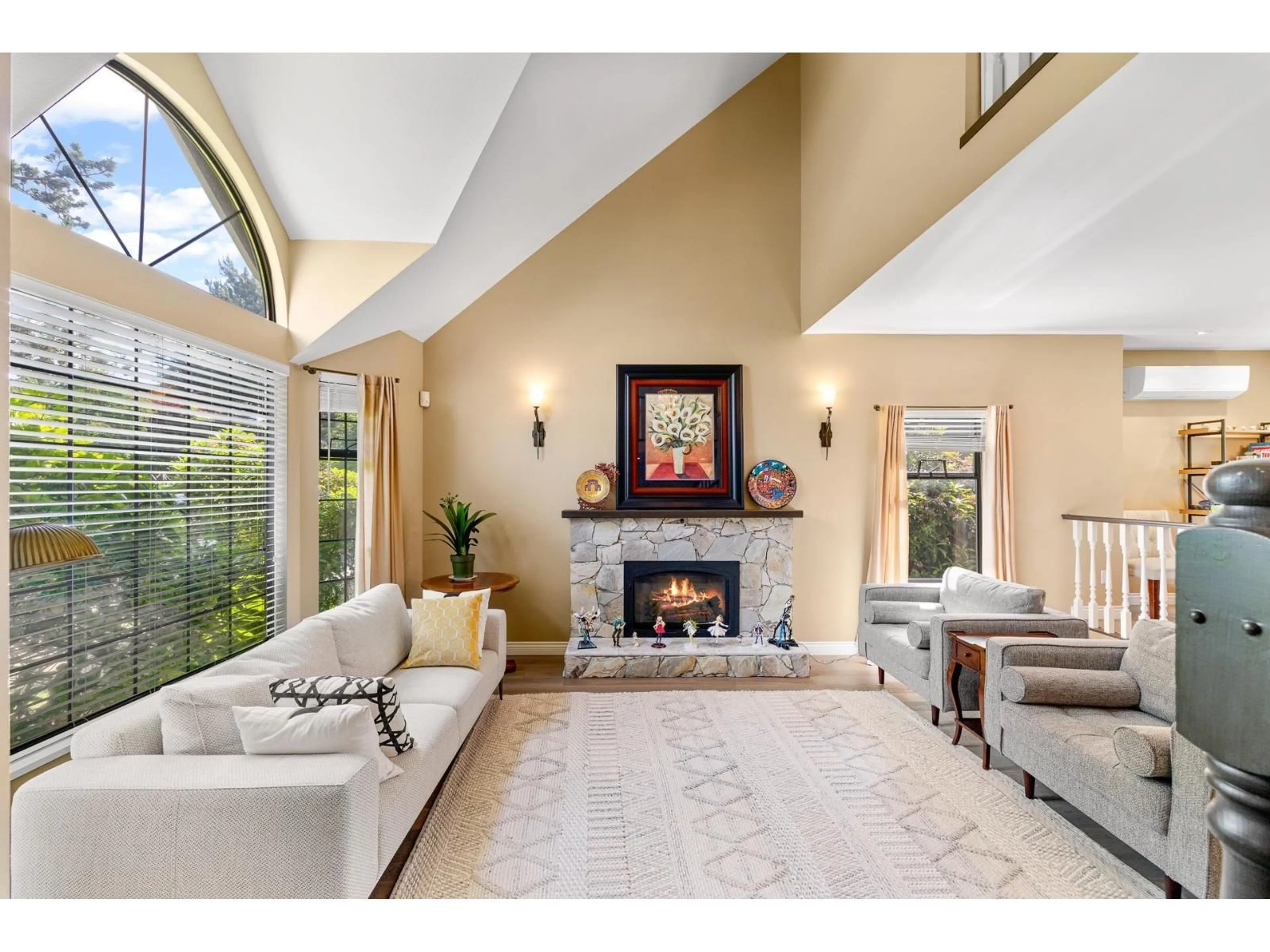 Living room with furniture, unknown for 14888 20A AVENUE, Surrey British Columbia V4A8L4