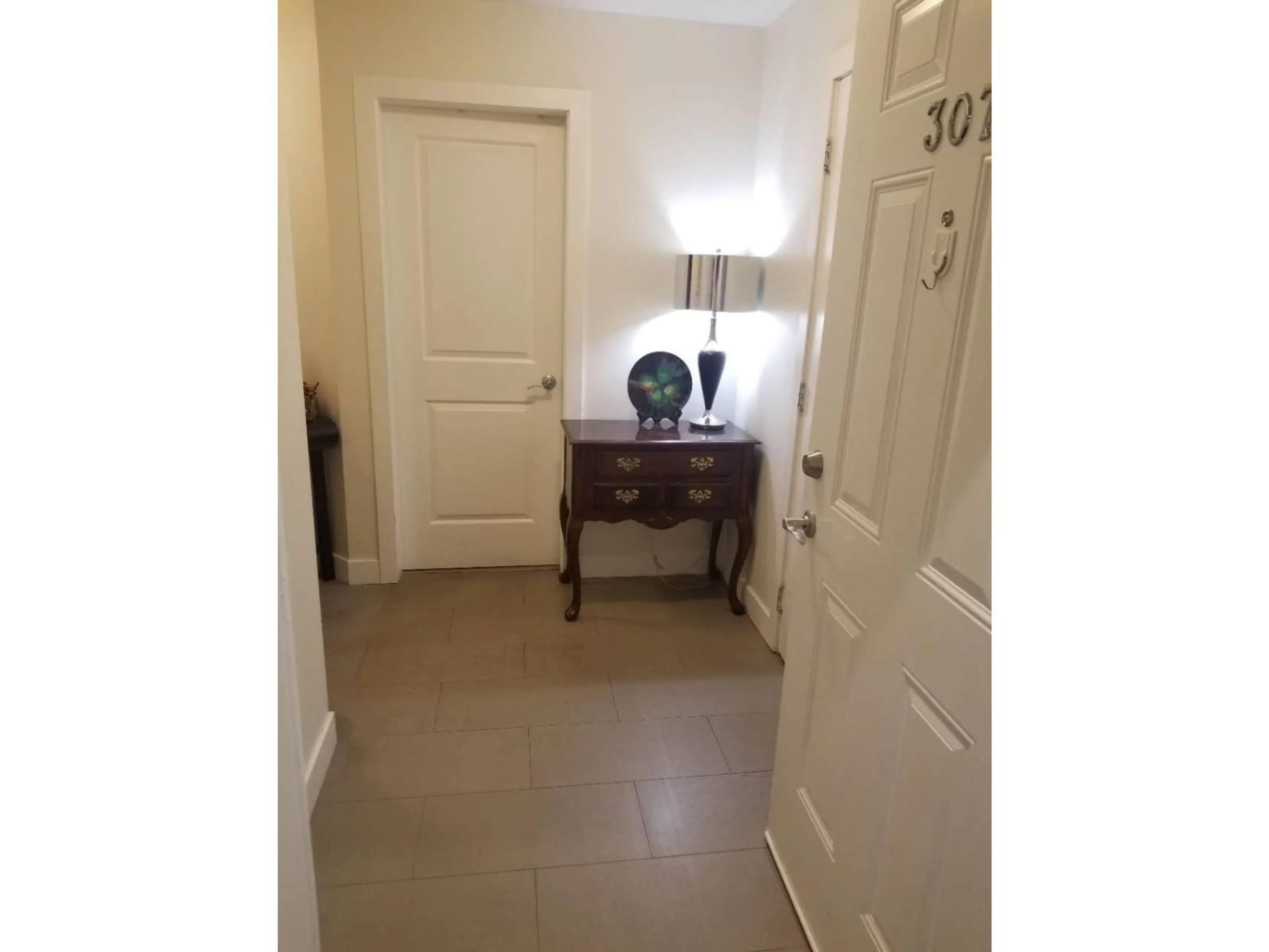 Indoor entryway for 307 - 46289 YALE ROAD, Chilliwack British Columbia V2P0B9