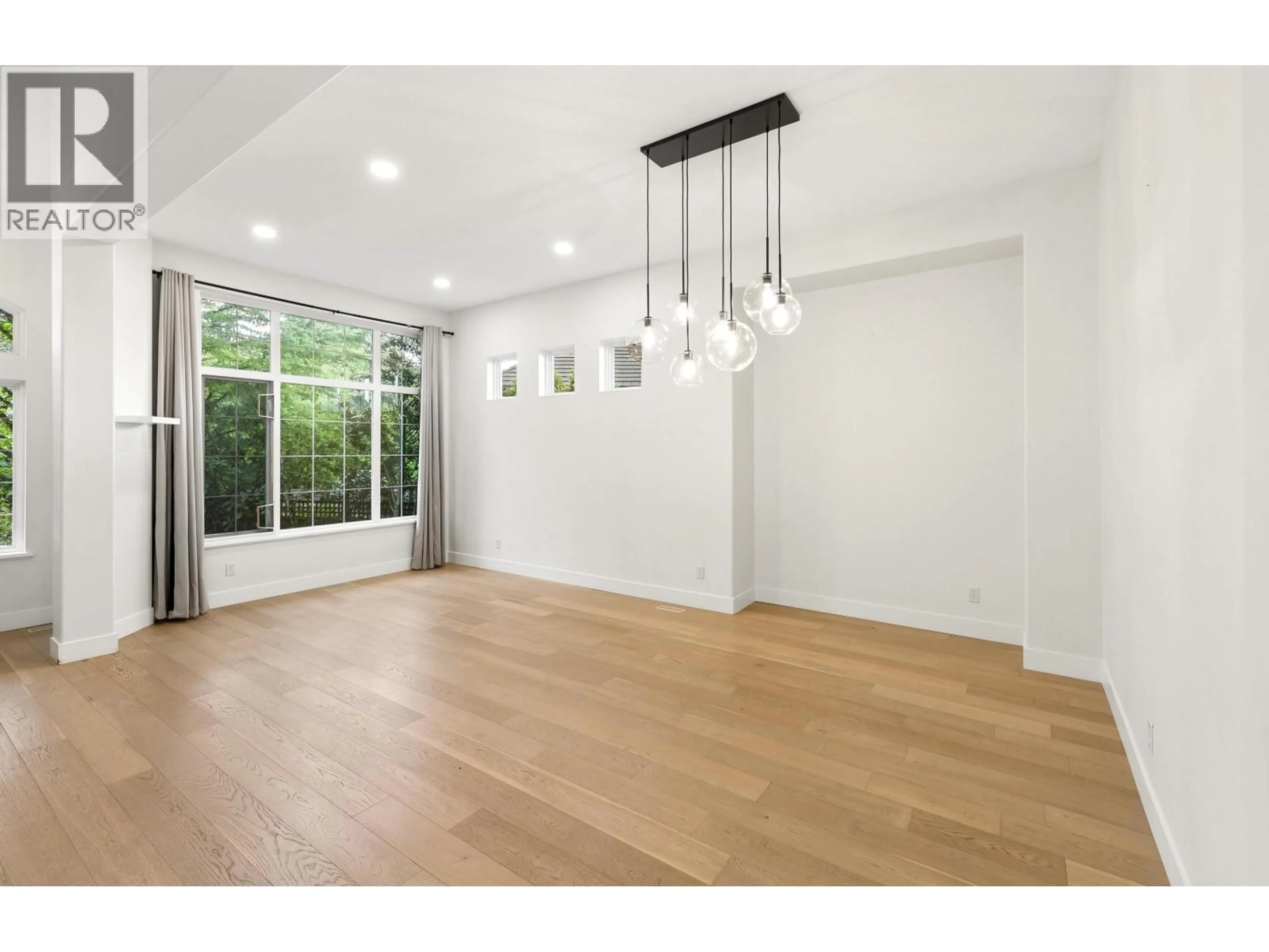 A pic of a room for 122 CHESTNUT COURT, Port Moody British Columbia V3H5G4
