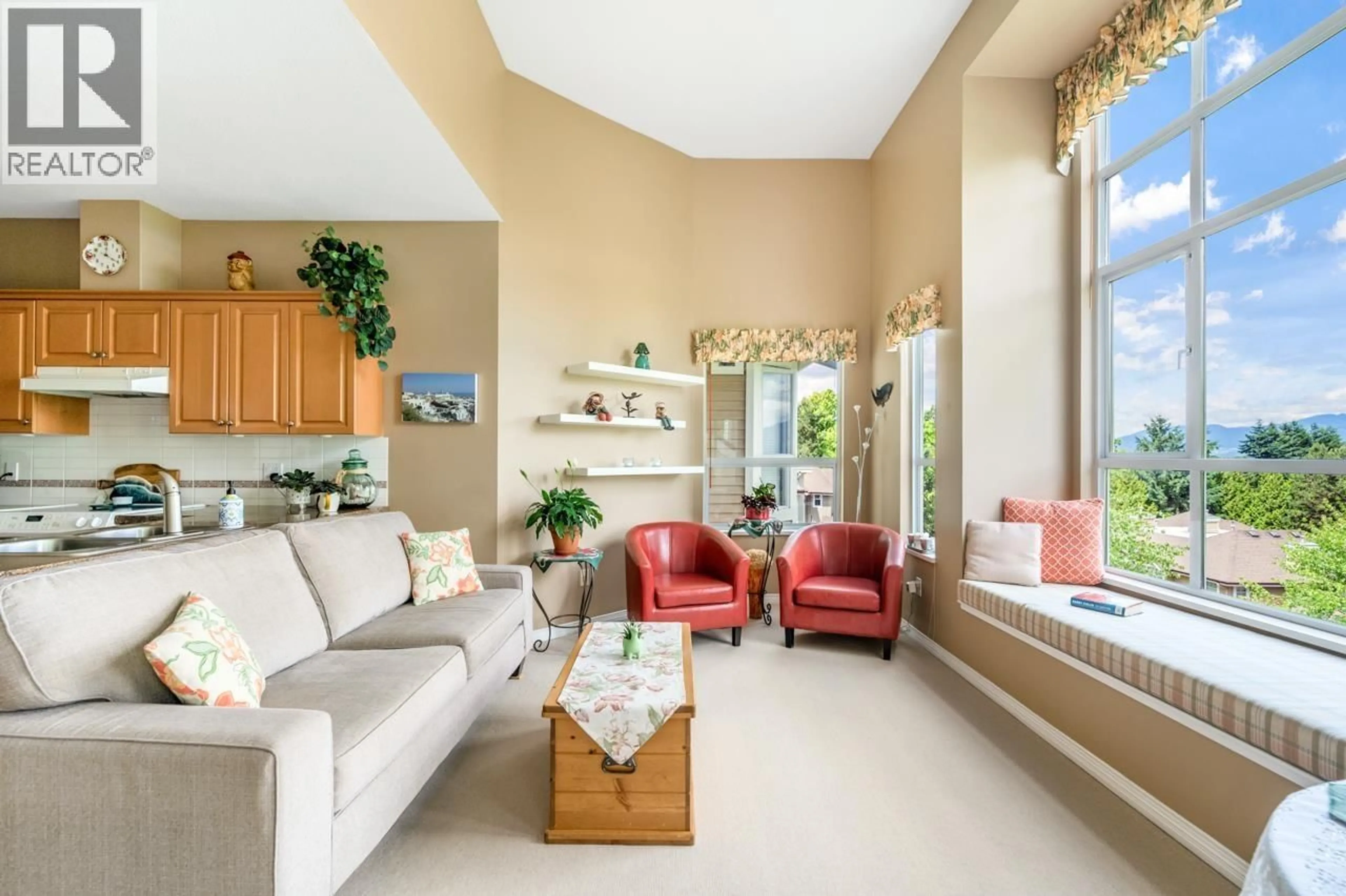 Living room with furniture, ceramic/tile floor for 406 - 5280 OAKMOUNT CRESCENT, Burnaby British Columbia V5H4S1