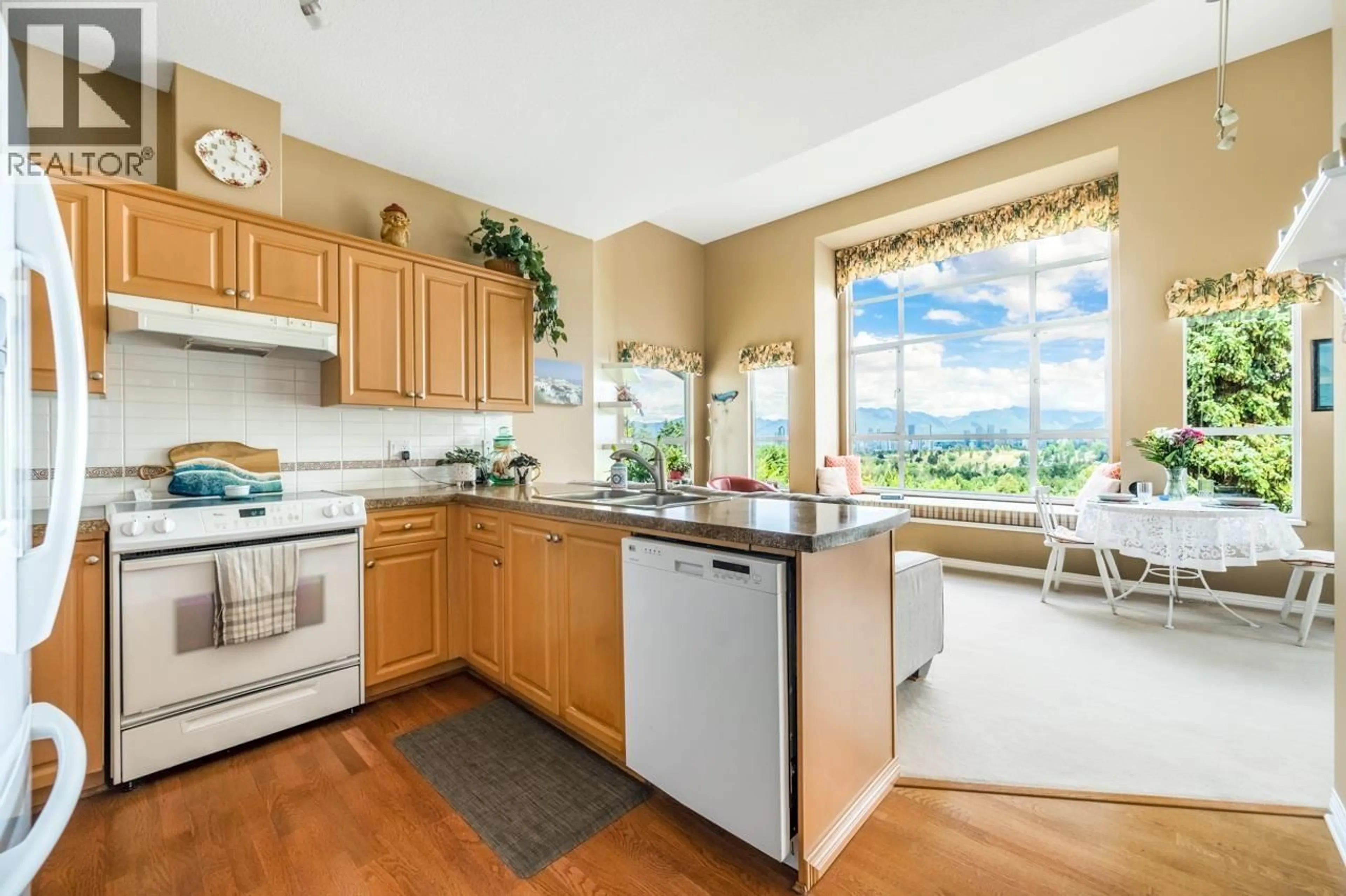 Standard kitchen, ceramic/tile floor for 406 - 5280 OAKMOUNT CRESCENT, Burnaby British Columbia V5H4S1