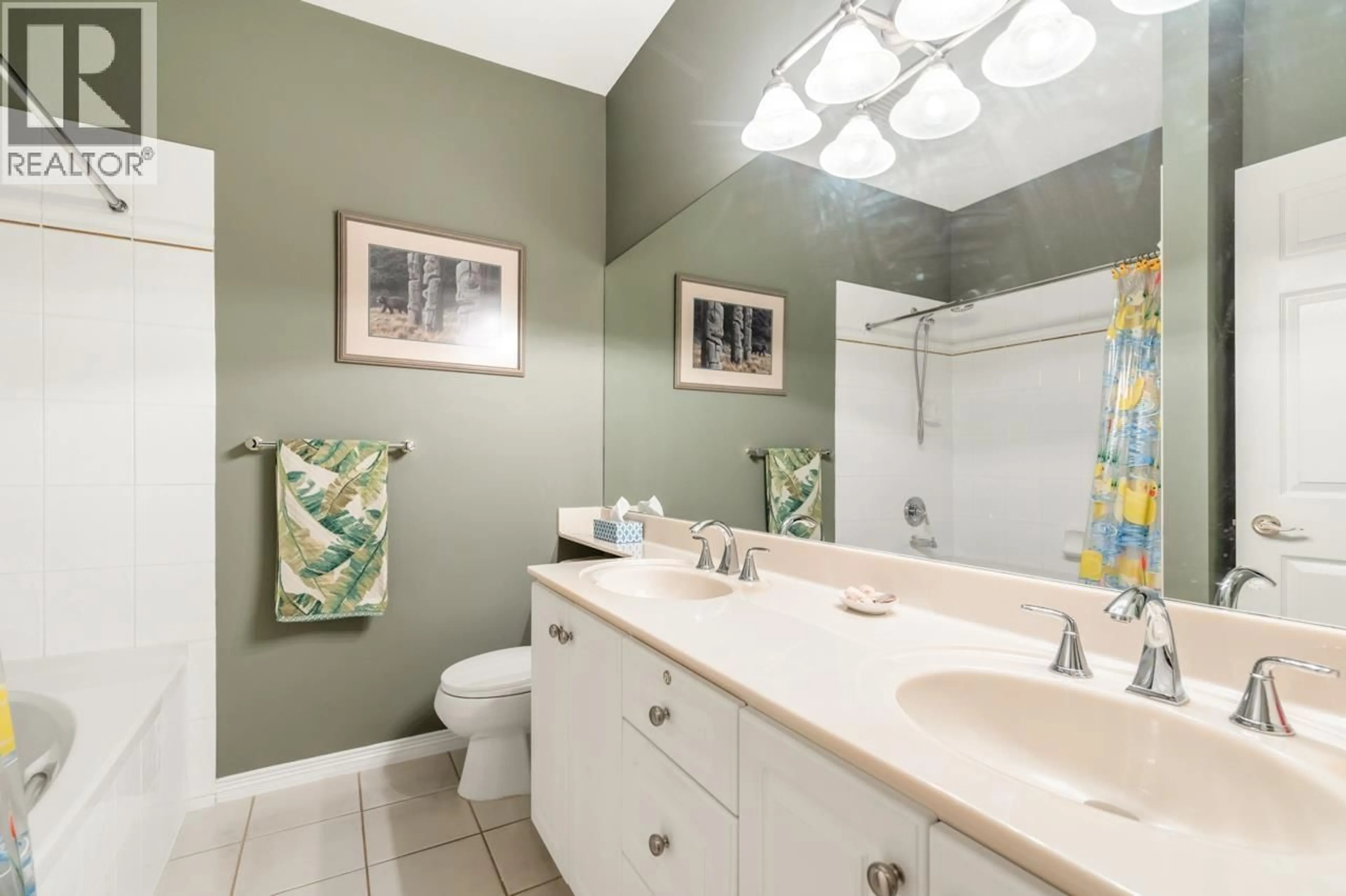 Standard bathroom, ceramic/tile floor for 406 - 5280 OAKMOUNT CRESCENT, Burnaby British Columbia V5H4S1
