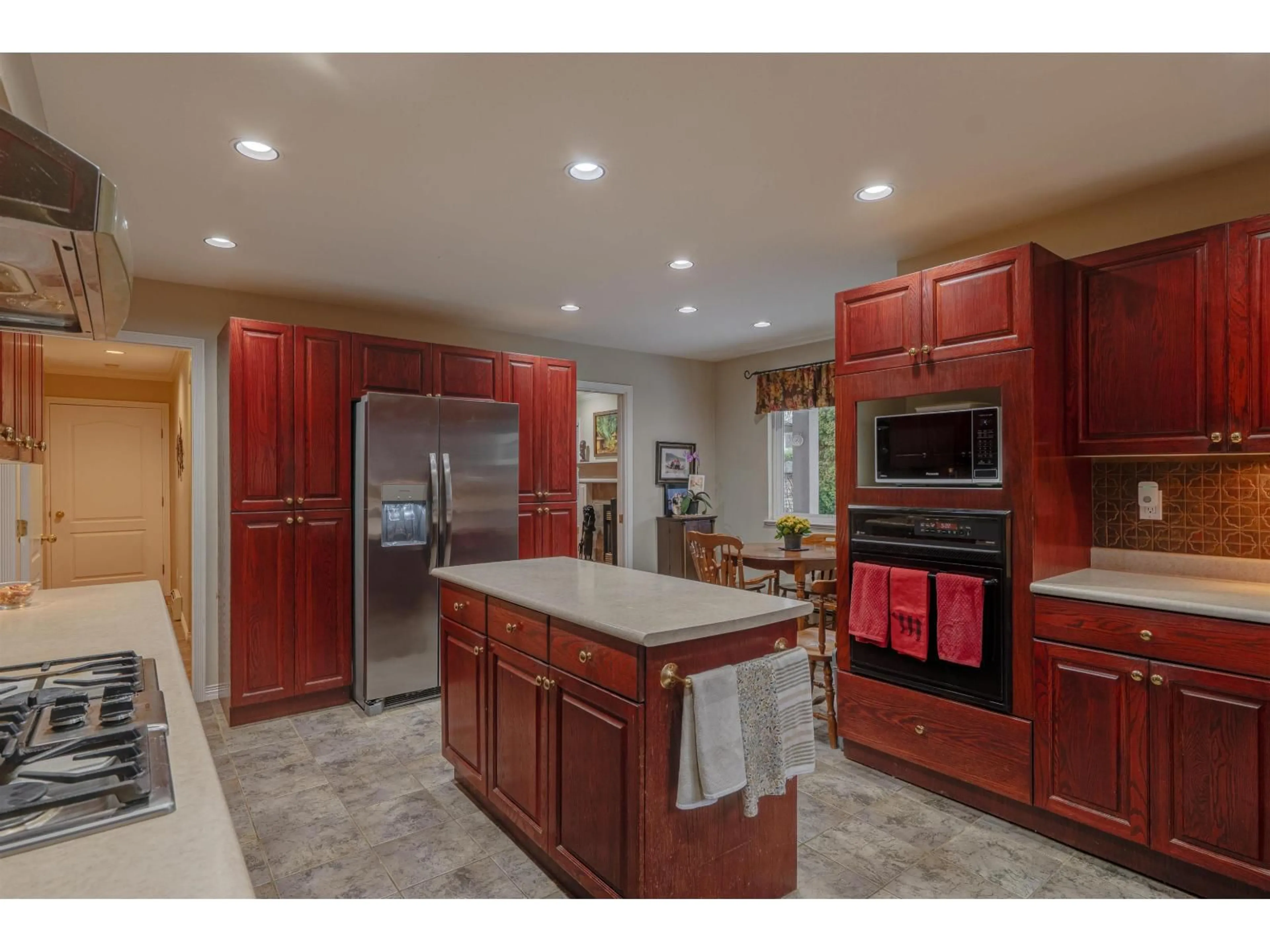 Open concept kitchen, ceramic/tile floor for 18638 56B AVENUE, Surrey British Columbia V3S7N2