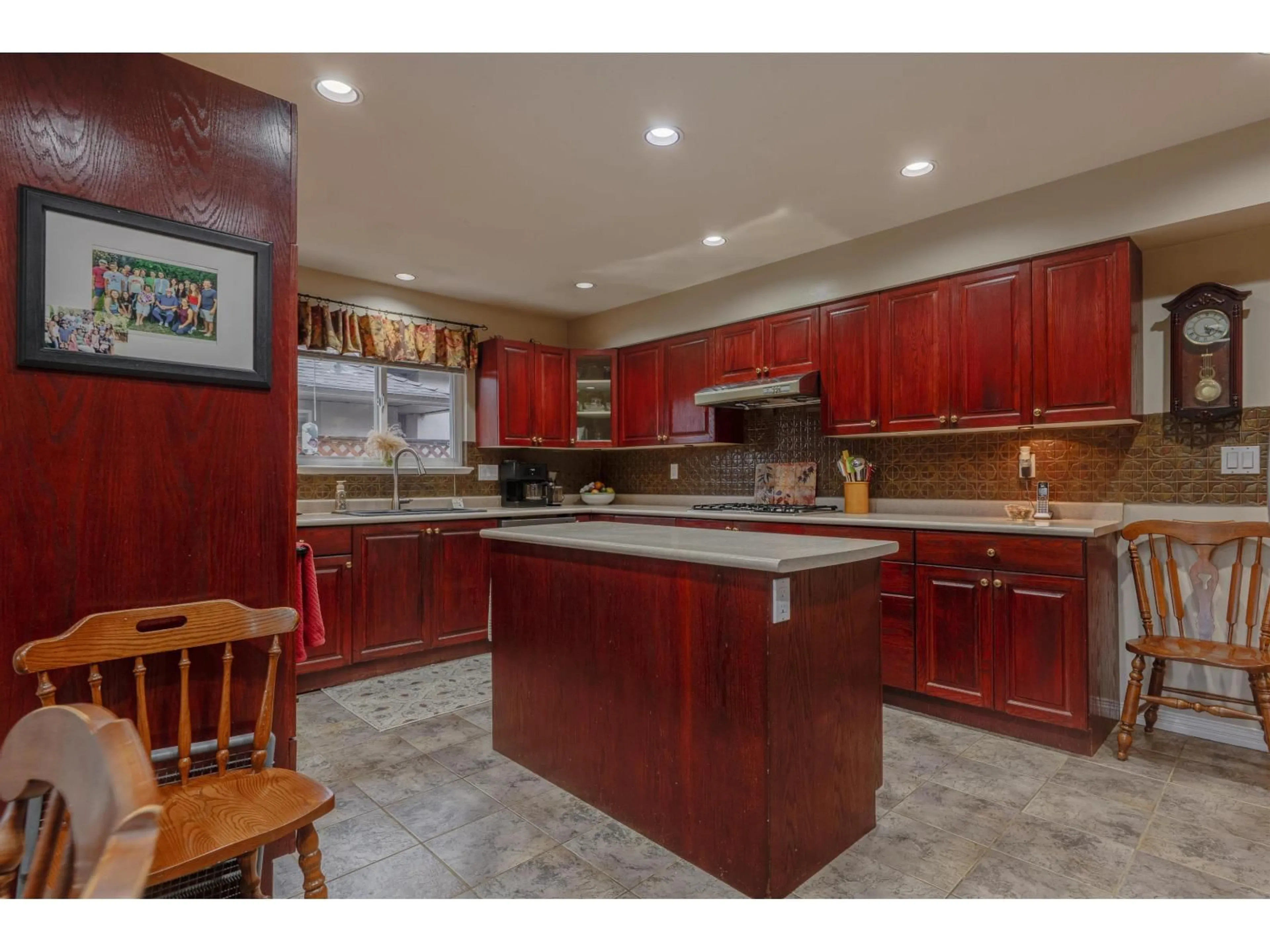 Open concept kitchen, unknown for 18638 56B AVENUE, Surrey British Columbia V3S7N2