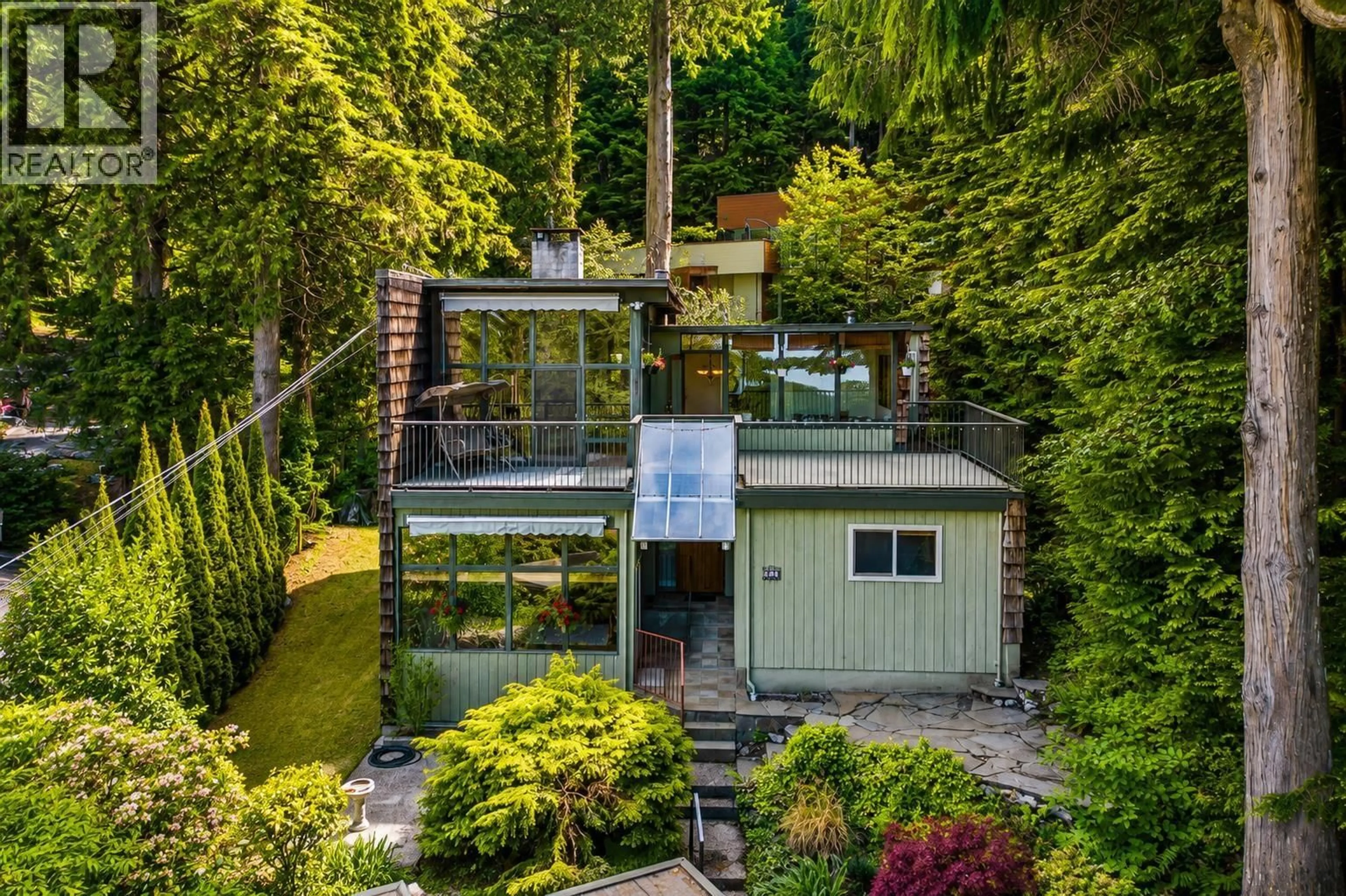 A pic from outside/outdoor area/front of a property/back of a property/a pic from drone, unknown for 550 VENTURA CRESCENT, North Vancouver British Columbia V7N3G9