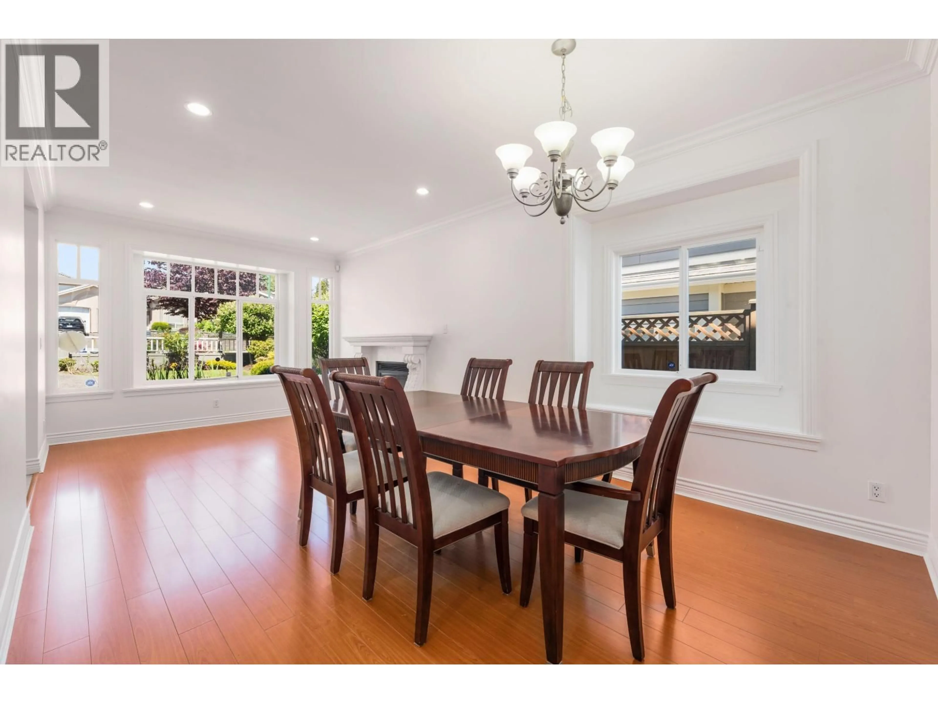 Dining room, wood/laminate floor for 6014 RUMBLE STREET, Burnaby British Columbia V5J2C5